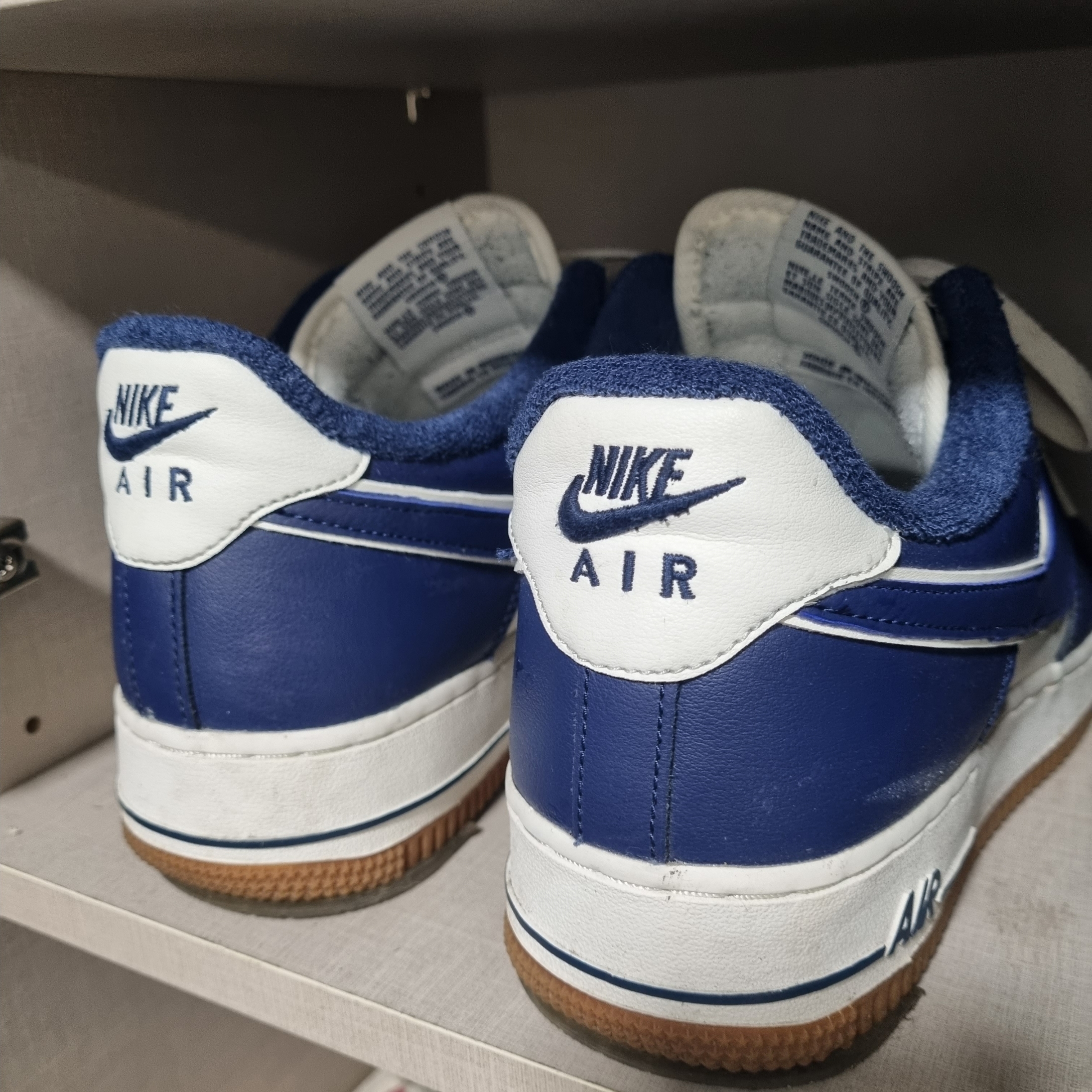 Nike Air Force 1 '07 LV8 Midnight Navy 착용 스타일