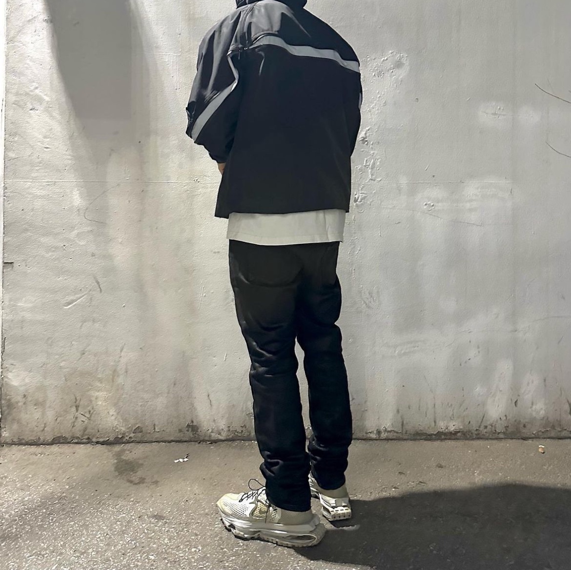 Undermycar Black Mamba Slim Fit Red Stitch Wax Coating Jeans Rumba Red - 22FW, Nike x Matthew M Williams Zoom 004 Stone 착용 스타일