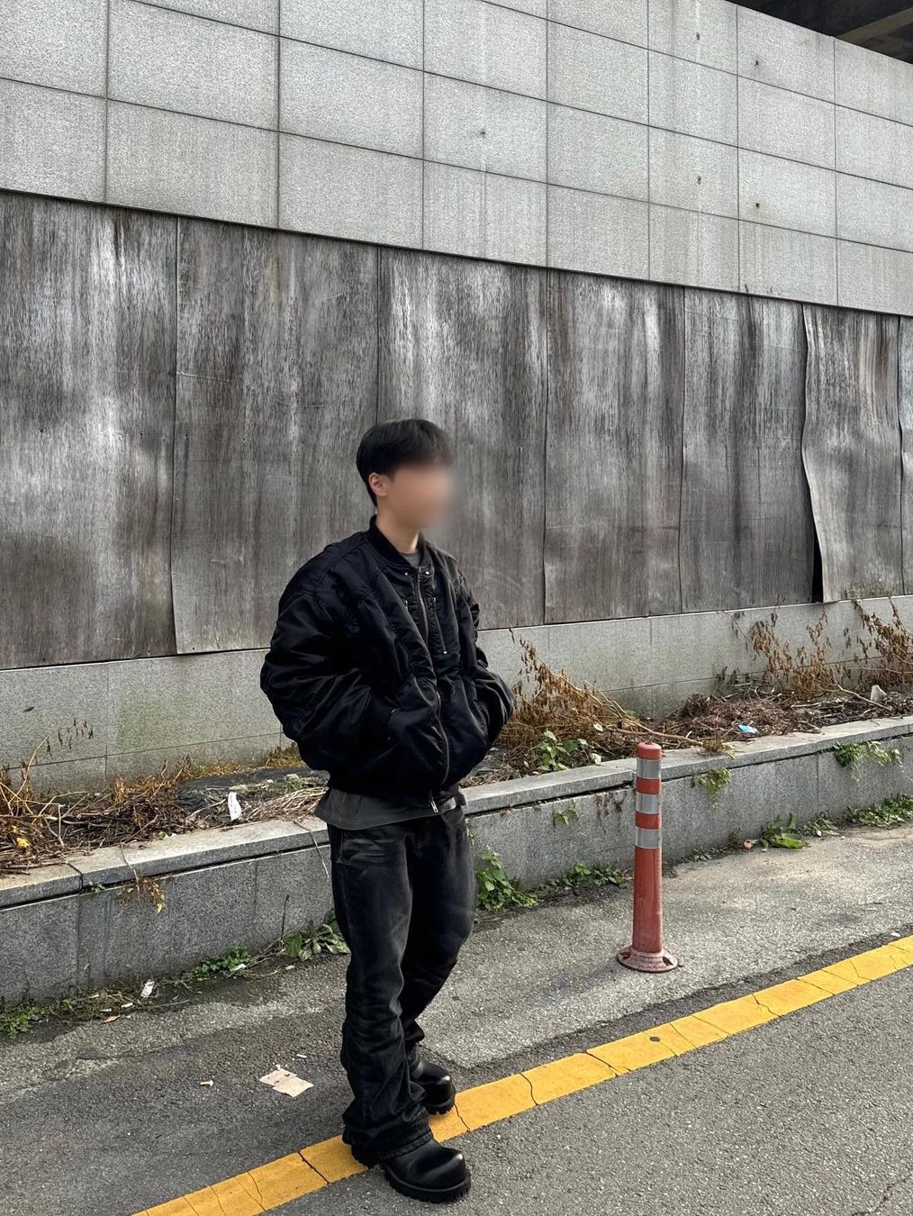 OMO Larva Shirring Bomber Jacket Black, OMO Larva Shirring Bomber Jacket Khaki 착용 스타일 - 1