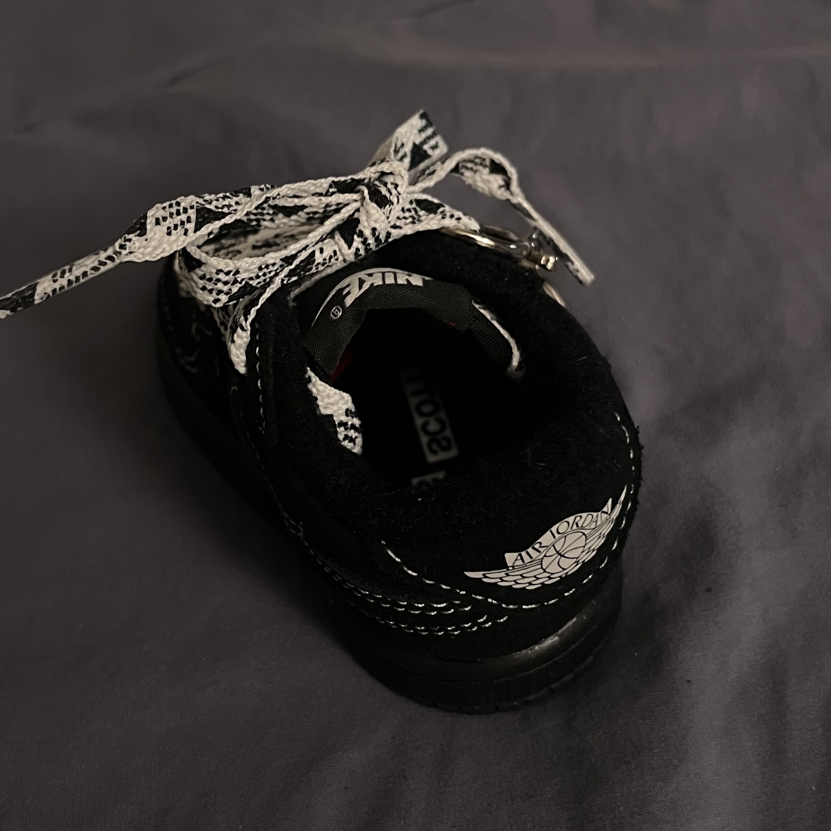 (TD) Jordan 1 x Travis Scott Retro Low OG SP Black Phantom 착용 스타일 - 3