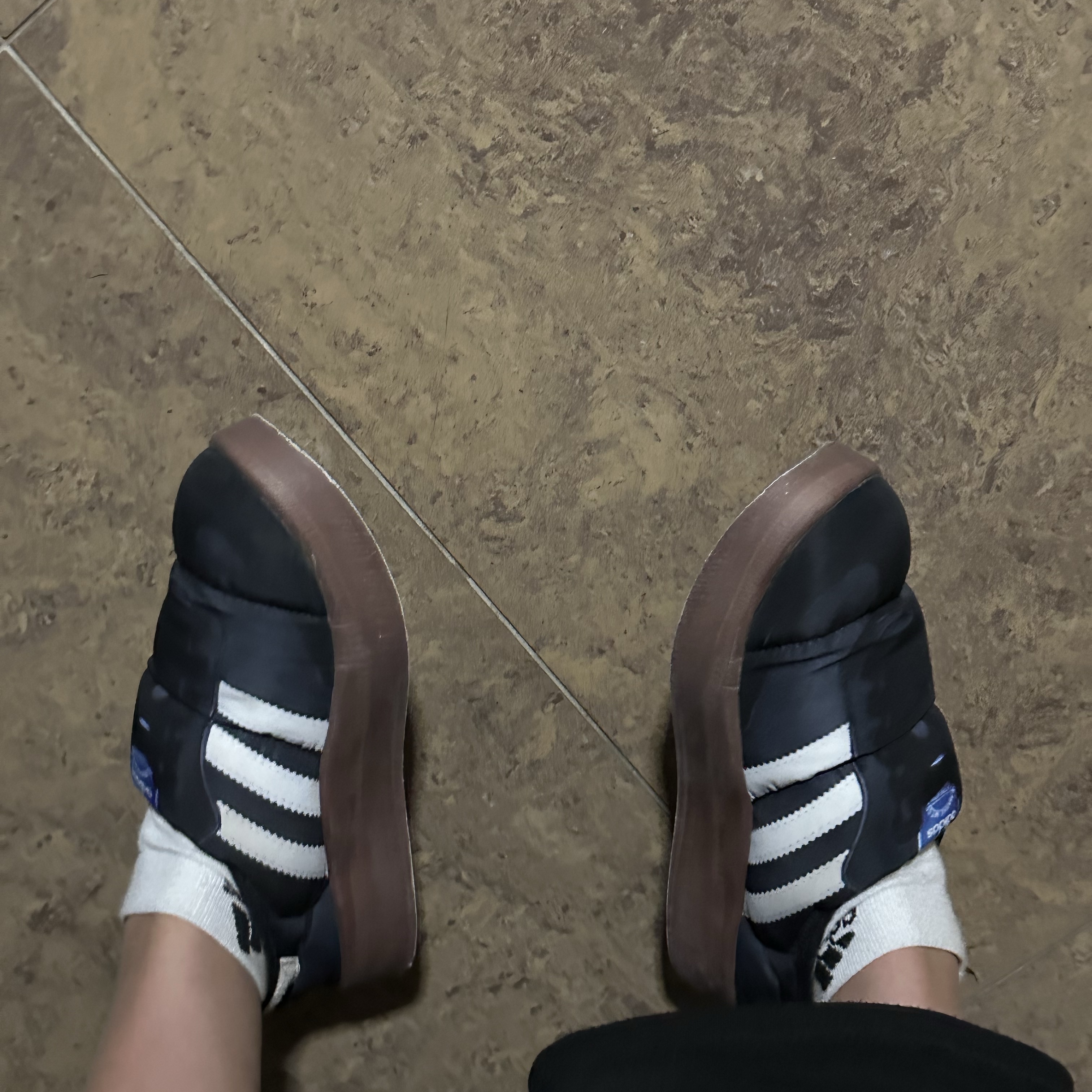 Adidas Puffylette Samba Core Black 착용 스타일 - 2