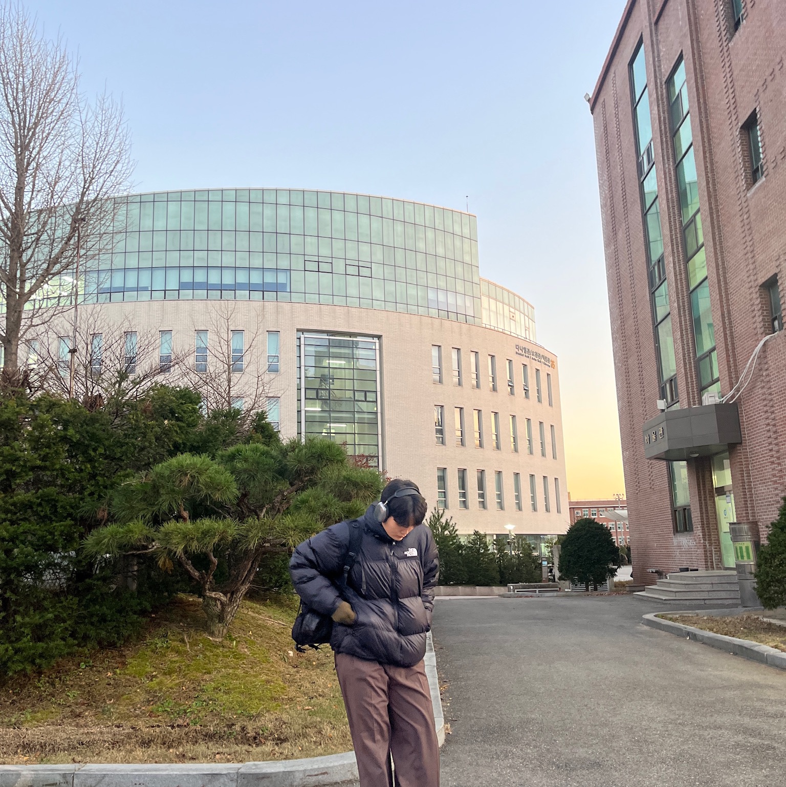 The North Face 1996 Eco Nuptse Jacket Black 착용 스타일 - 2