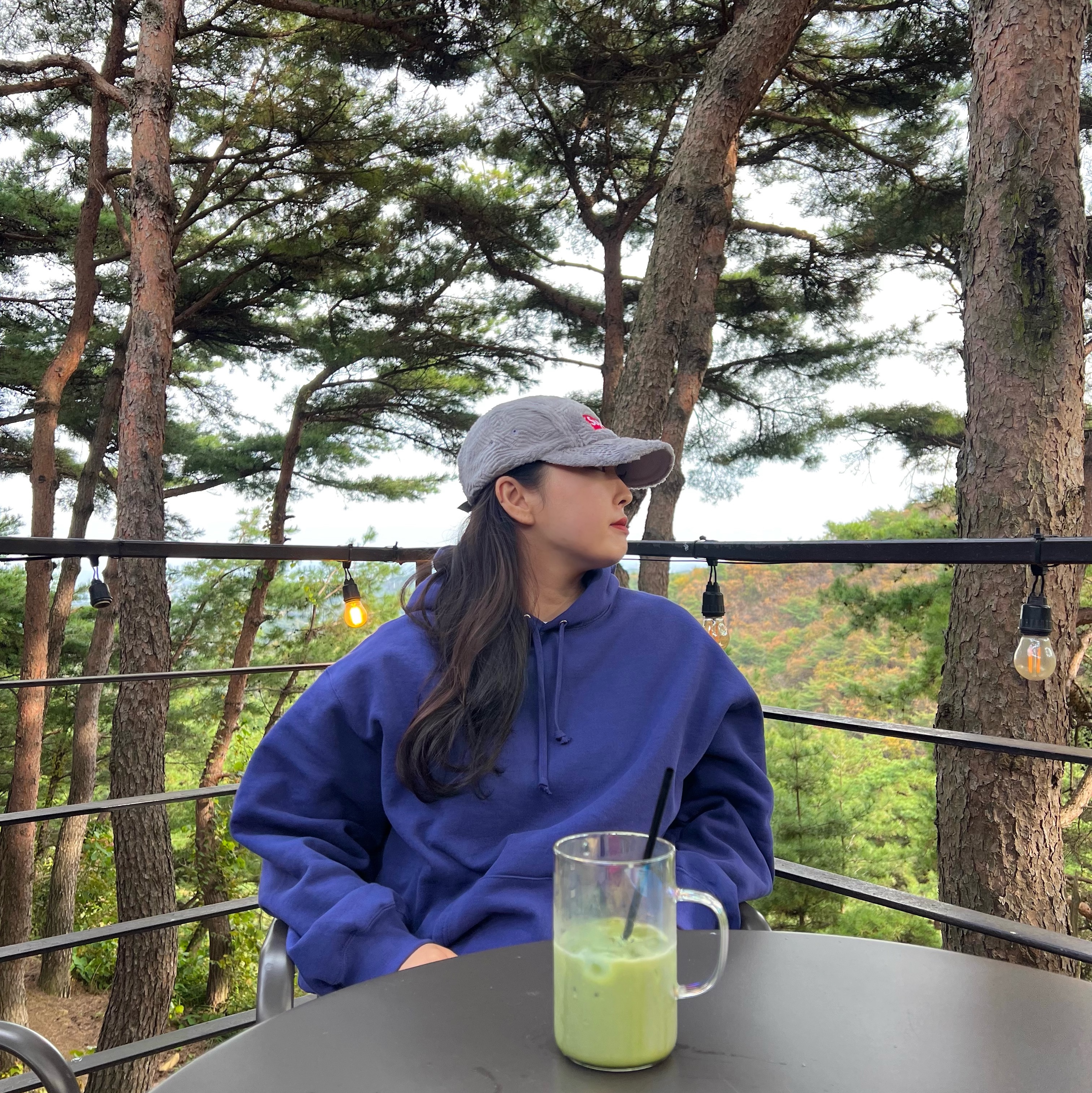 Supreme Swirl Fleece Camp Cap Grey - 22FW, Supreme Satin Applique Hooded Sweatshirt Washed Navy - 23FW 착용 스타일 - 1