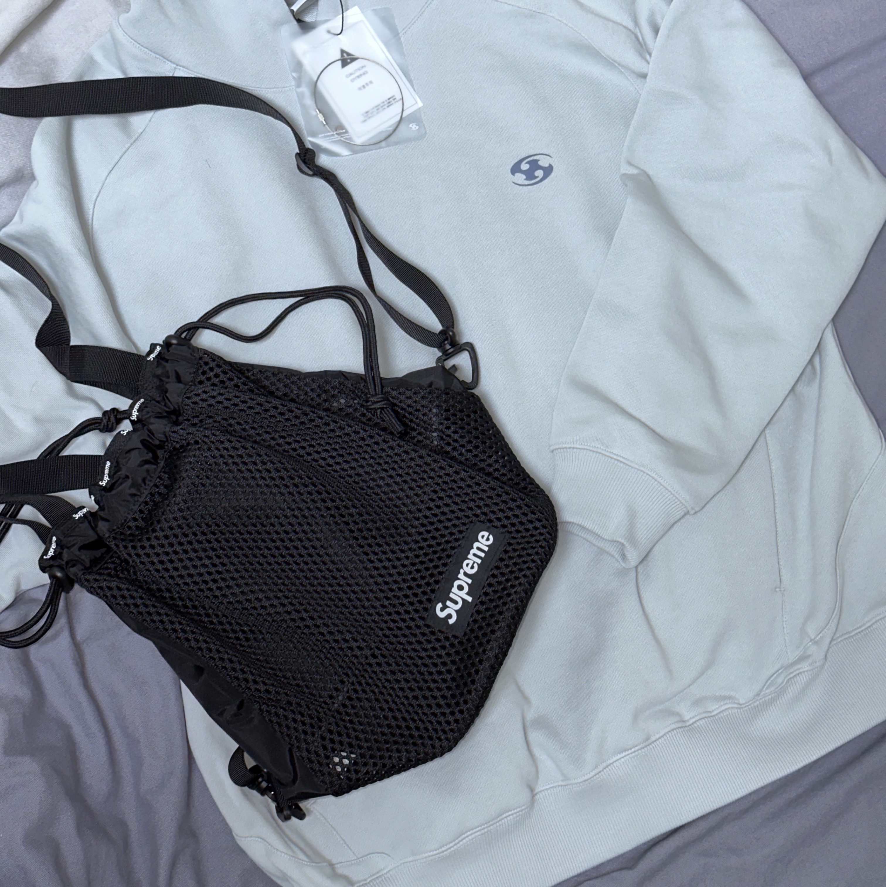 Supreme Mesh Small Backpack Black - 23SS, Sansan Gear Logo Hoodie Sky Blue - 23SS 착용 스타일 - 1
