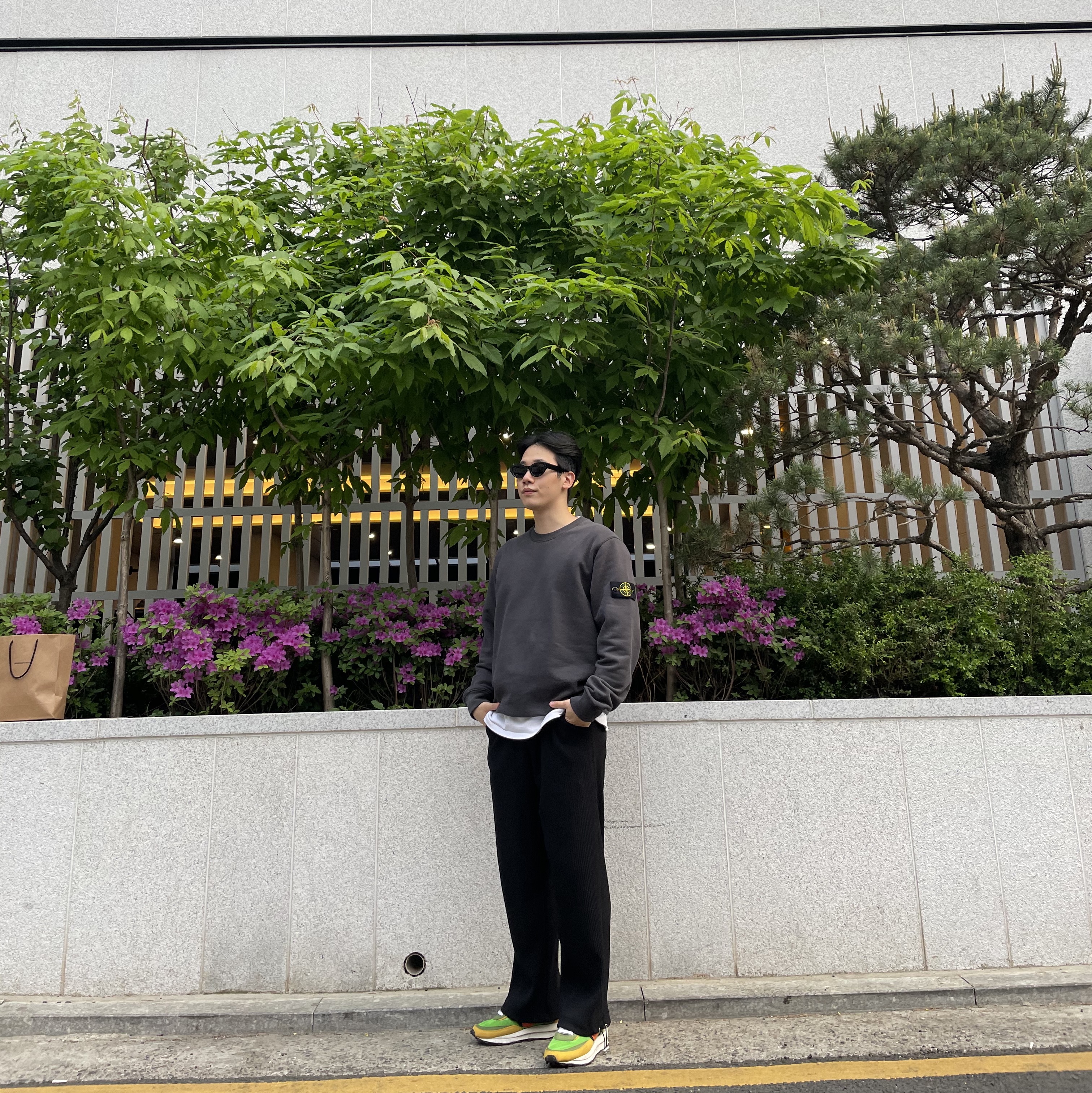 Stone Island 63020 Crewneck Sweatshirt Charcoal - 22FW, Nike x Sacai LDWaffle Green Multi 착용 스타일
