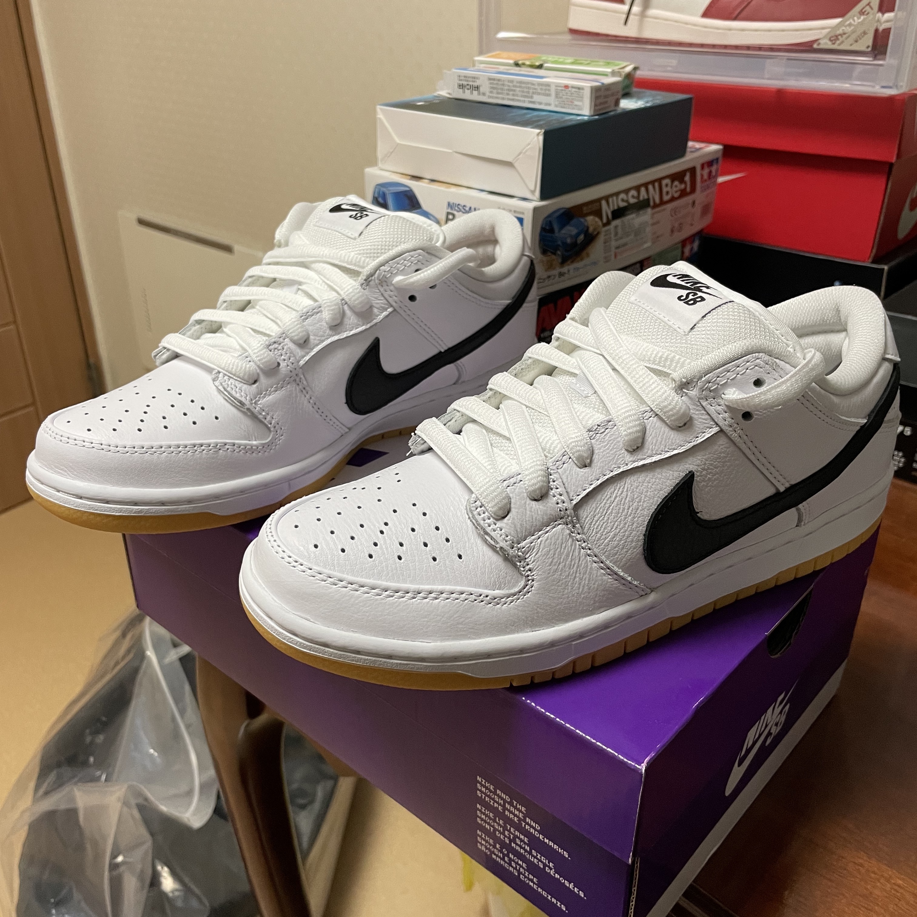 Nike SB Dunk Low Pro White and Gum Light Brown 착용 스타일