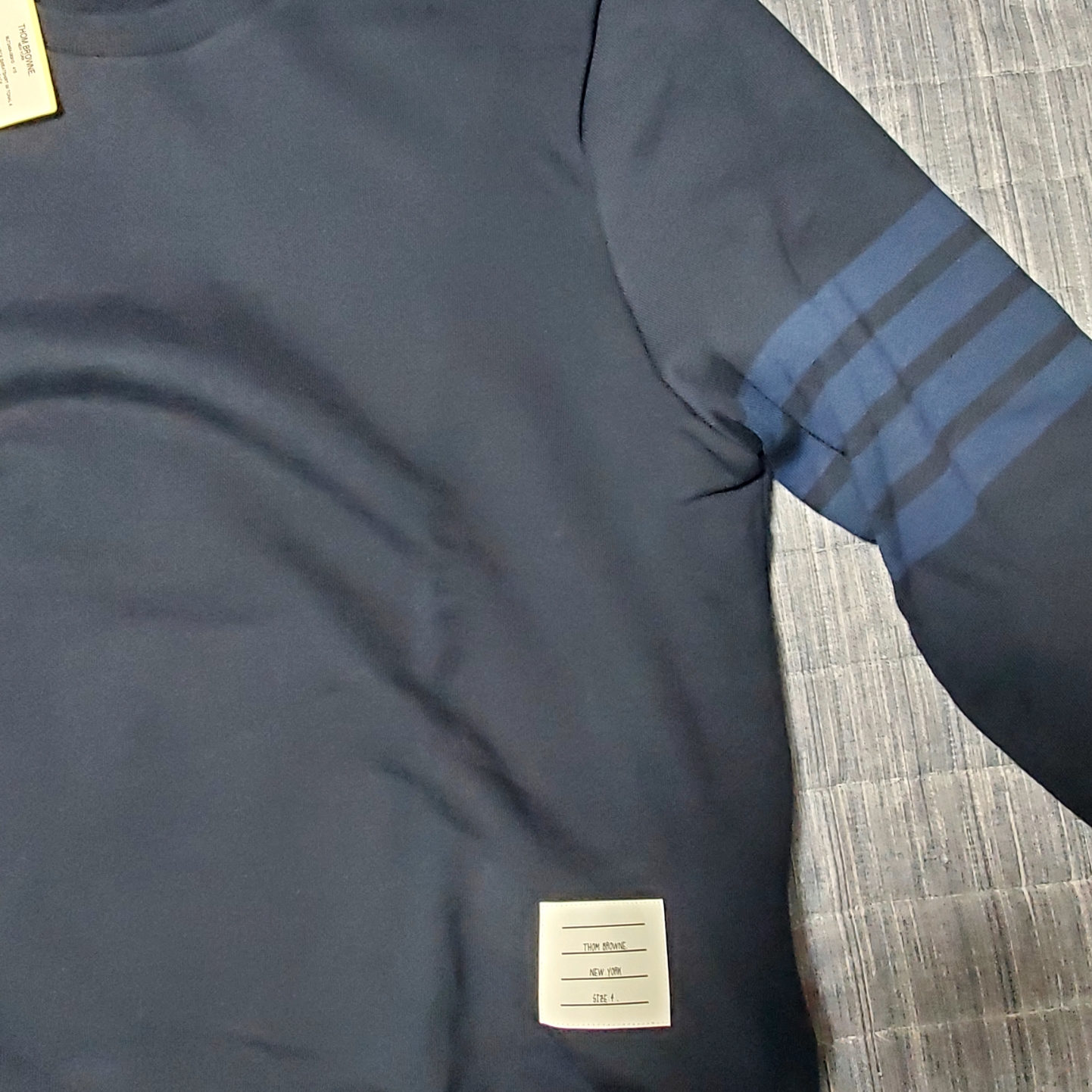 Thom Browne Cotton Loopback Relaxed Fit Tonal 4-Bar Crewneck Sweatshirt Navy 착용 스타일