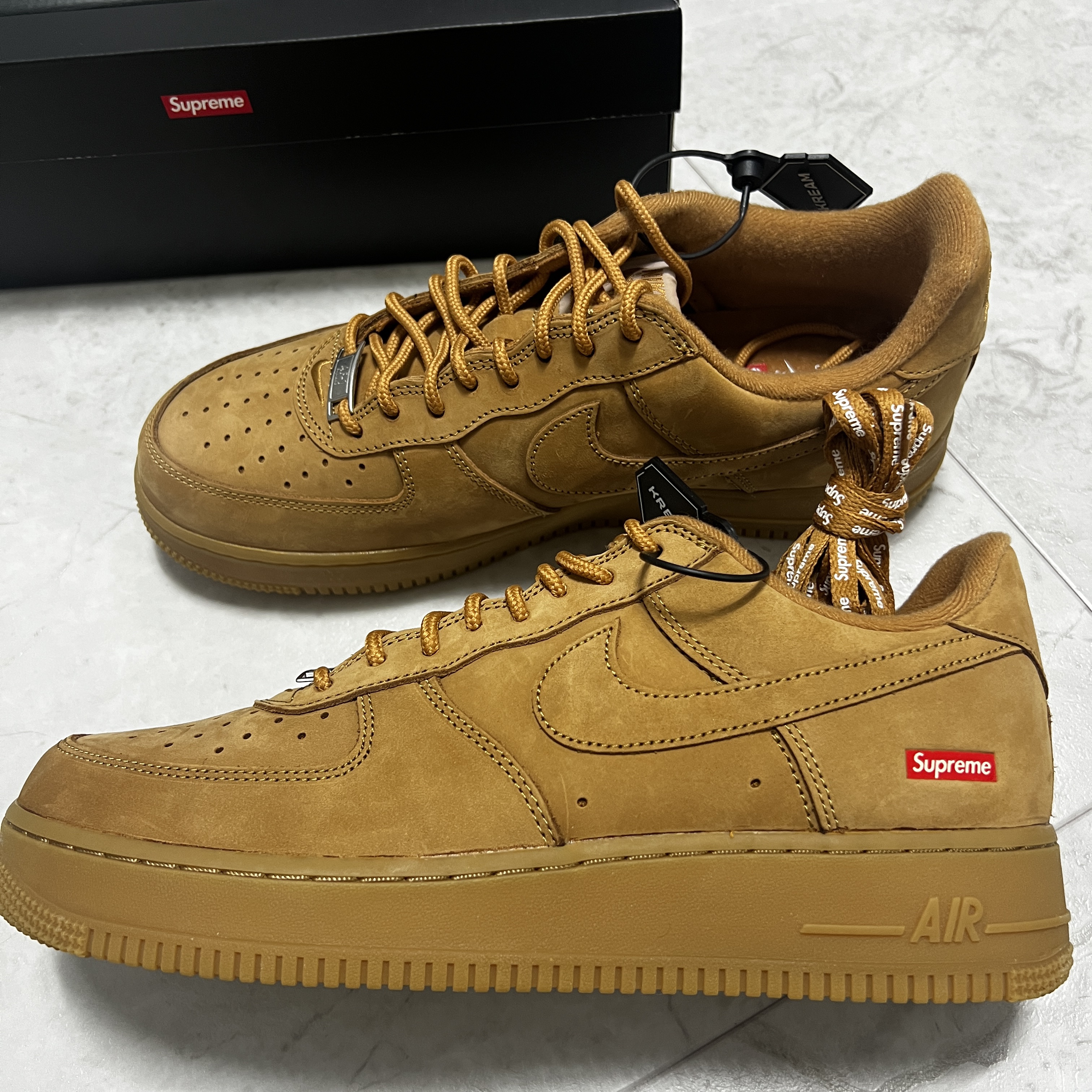 Nike x Supreme Air Force 1 Low Flax 착용 스타일