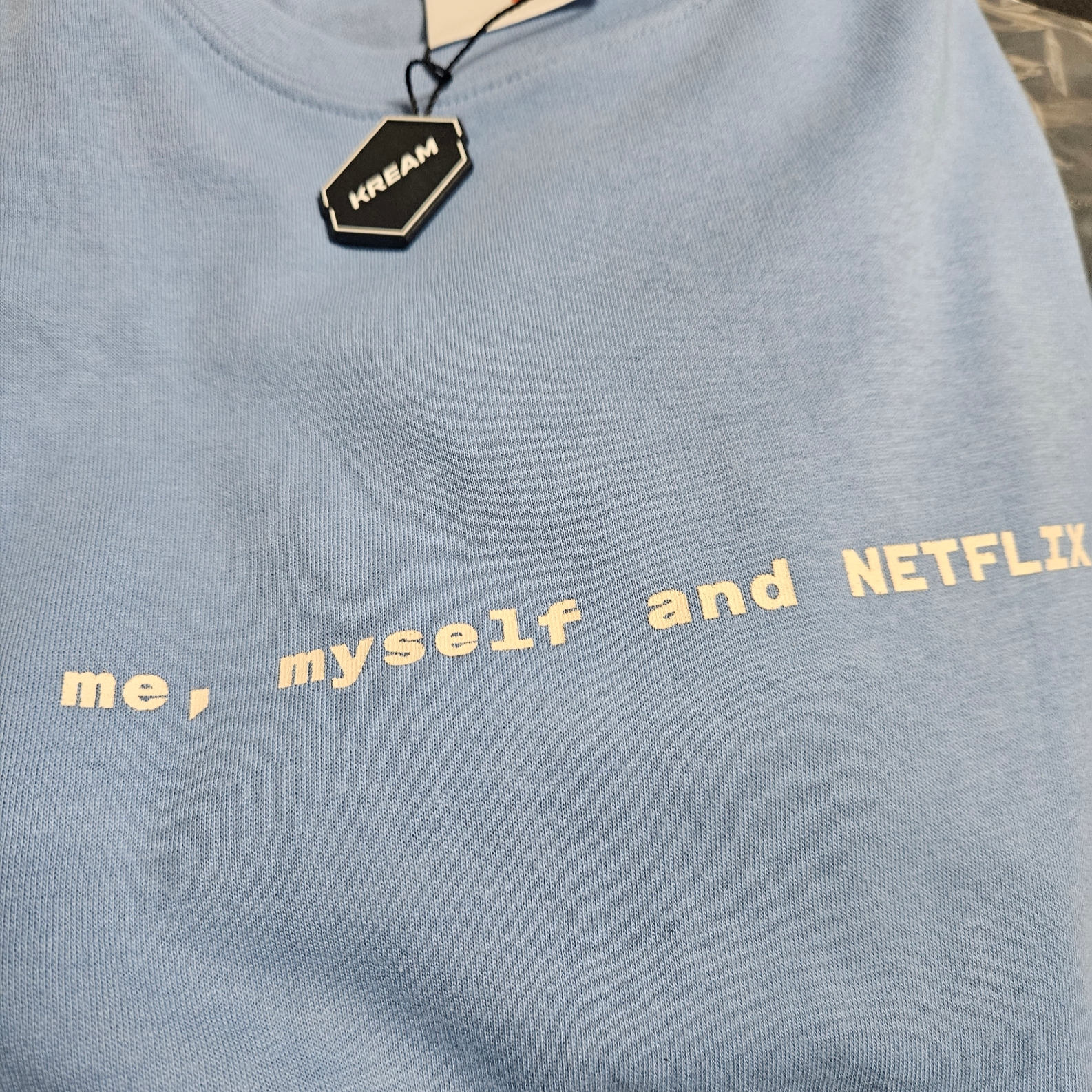 IAB Studio x Netflix SS T-Shirt Blue 착용 스타일