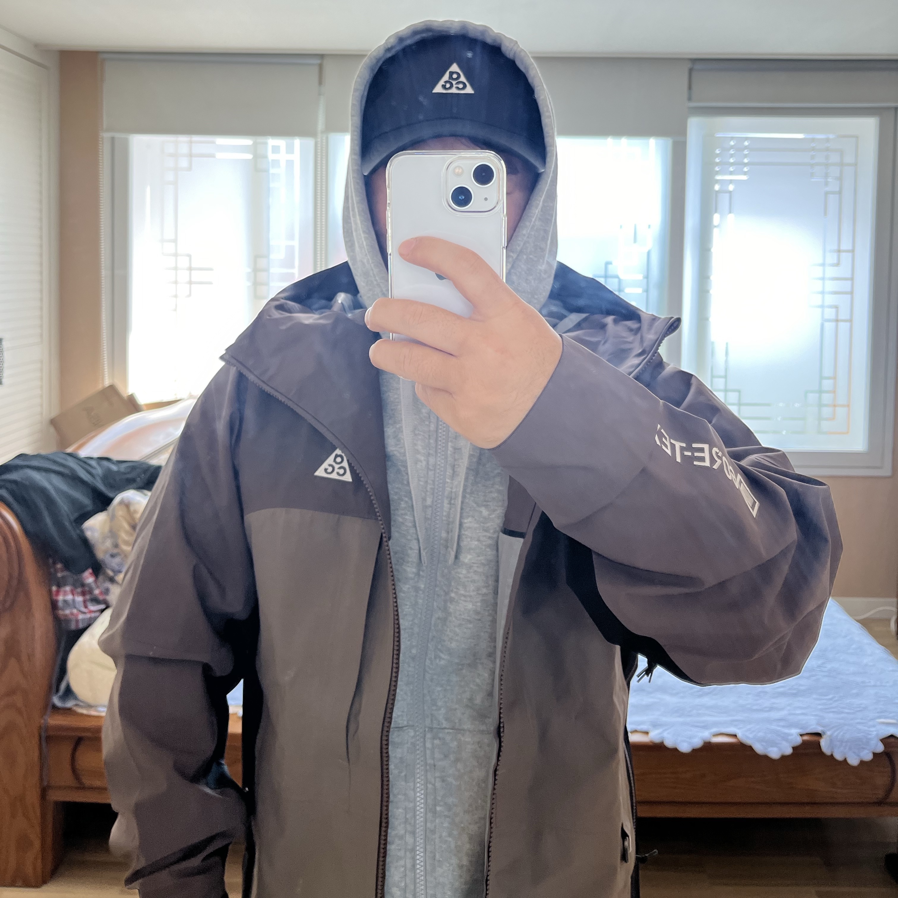 Nike ACG Storm-Fit ADV Gore-Tex Misery Ridge Jacket Iron Stone - Asia, Nike ACG Trail Cap Black 착용 스타일 - 2