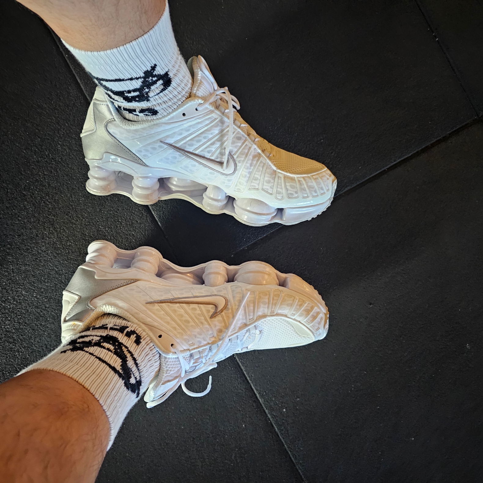 (W) Nike Shox TL White and Max Orange 착용 스타일