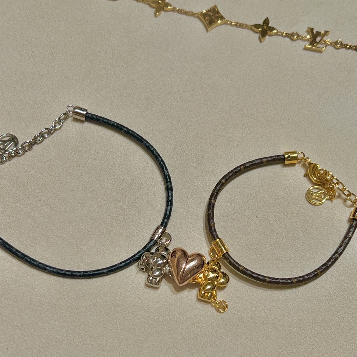 Louis Vuitton Vivienne Amour Bracelet Monogram Silver Gold 착용 스타일