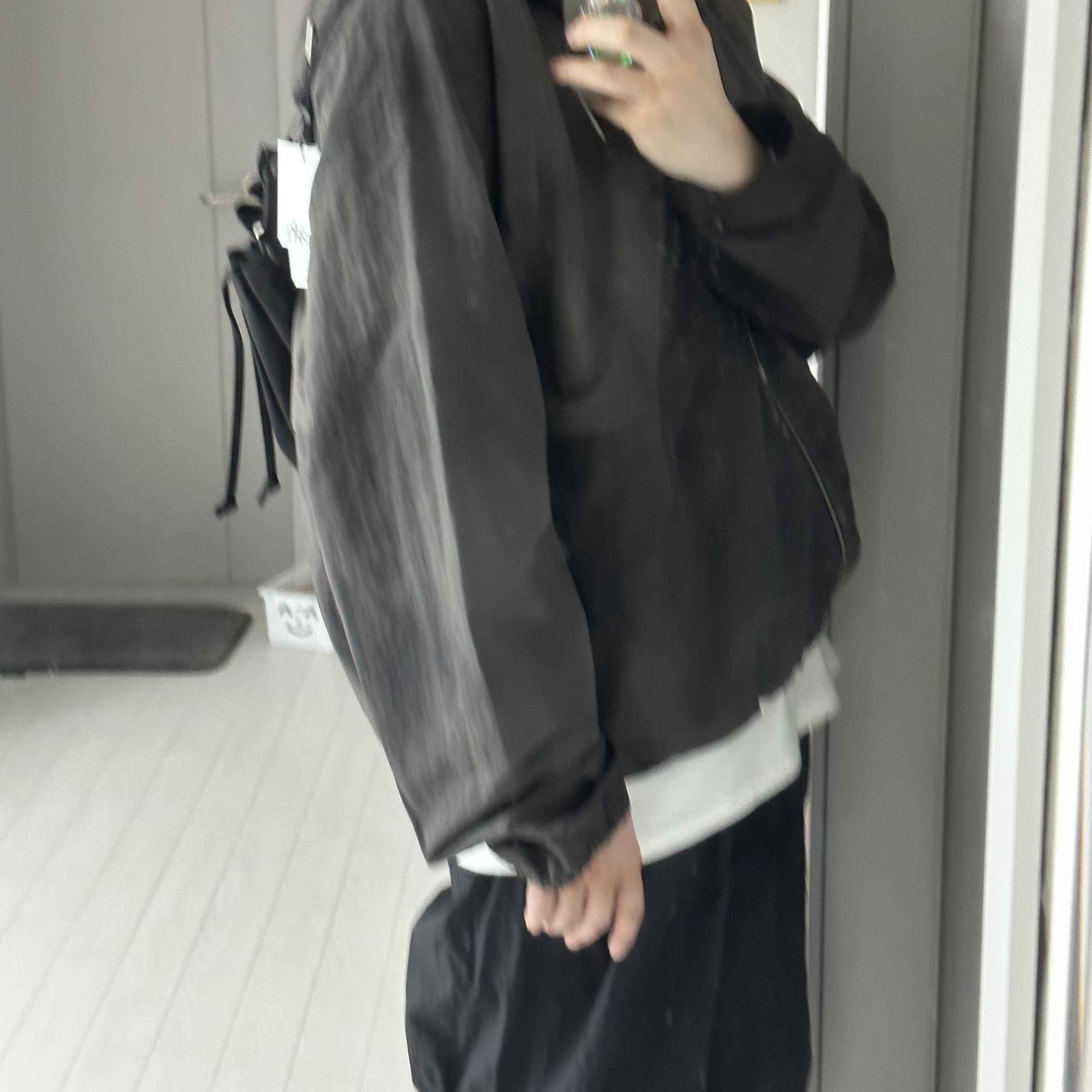 Stussy Wave Dye Beach Shell Jacket Black 착용 스타일 - 1