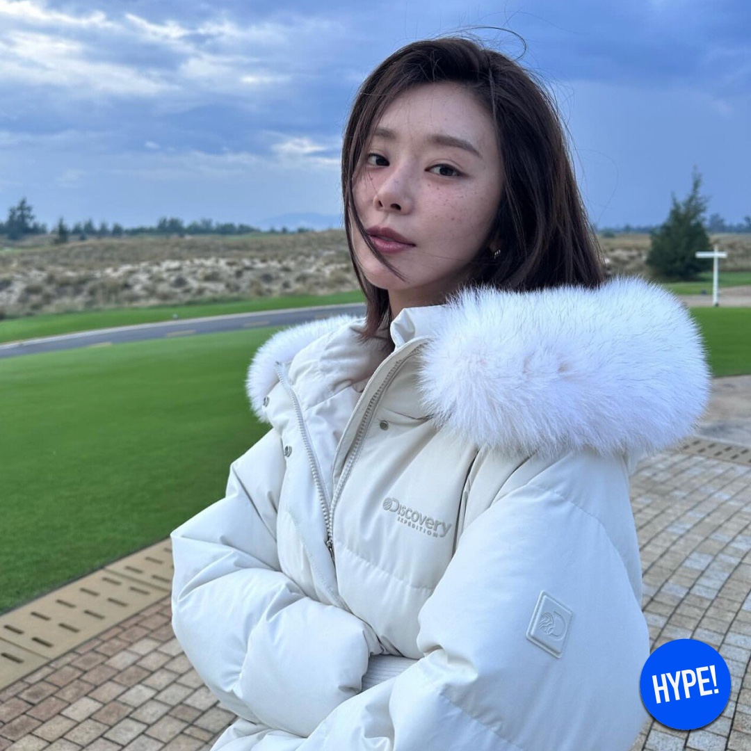 The North Face White Label Riverton On Ball Jacket Cream, (W) Calvin Klein Jeans Short Length Stand Collar Puffer White 착용 스타일 - 2