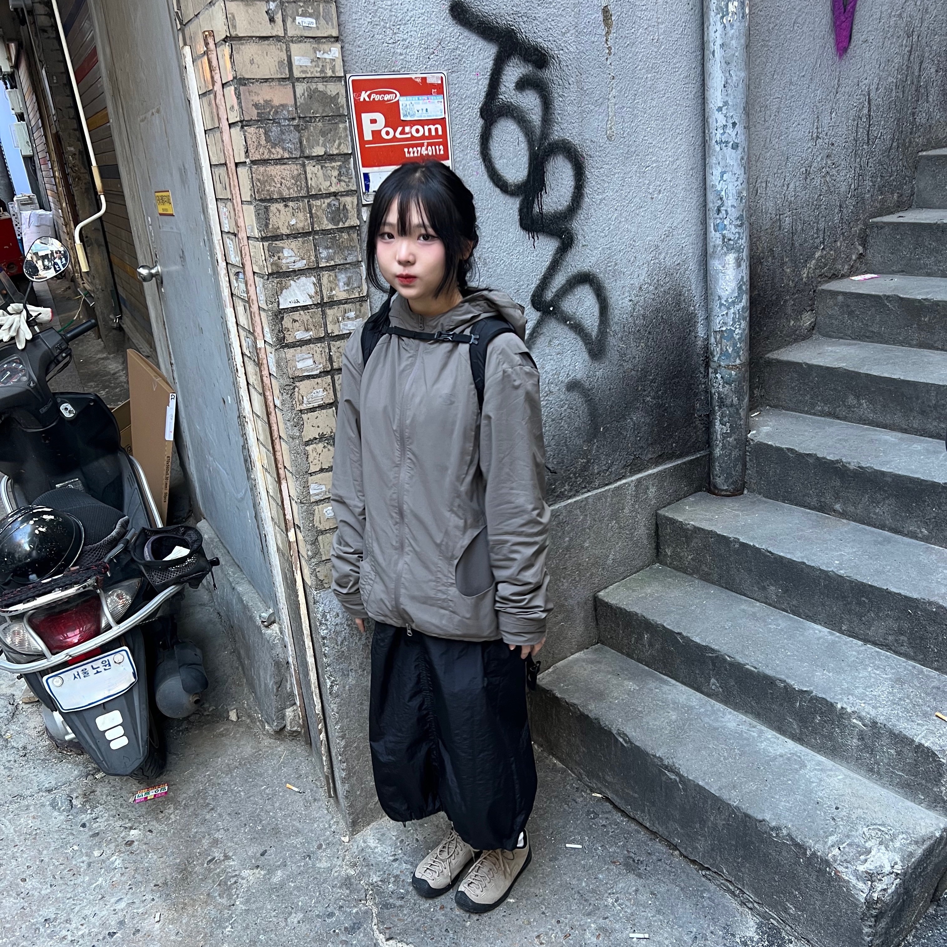 (W) Keen Jasper Suede Sneakers Silver Mink, Sansan Gear Eclipse Pocket Jacket Ash Brown - 23FW 착용 스타일 - 3