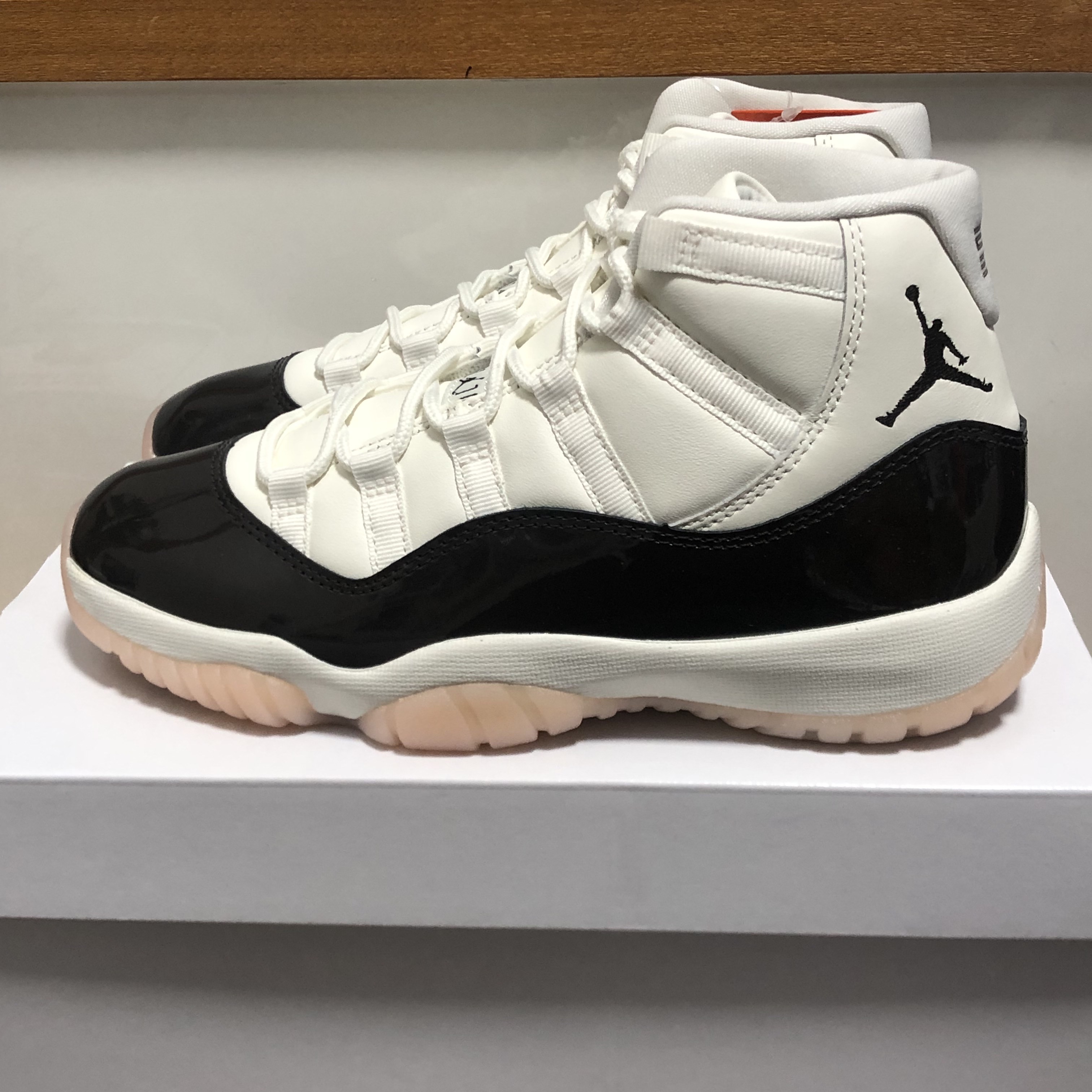 (W) Jordan 11 Retro Neapolitan 착용 스타일