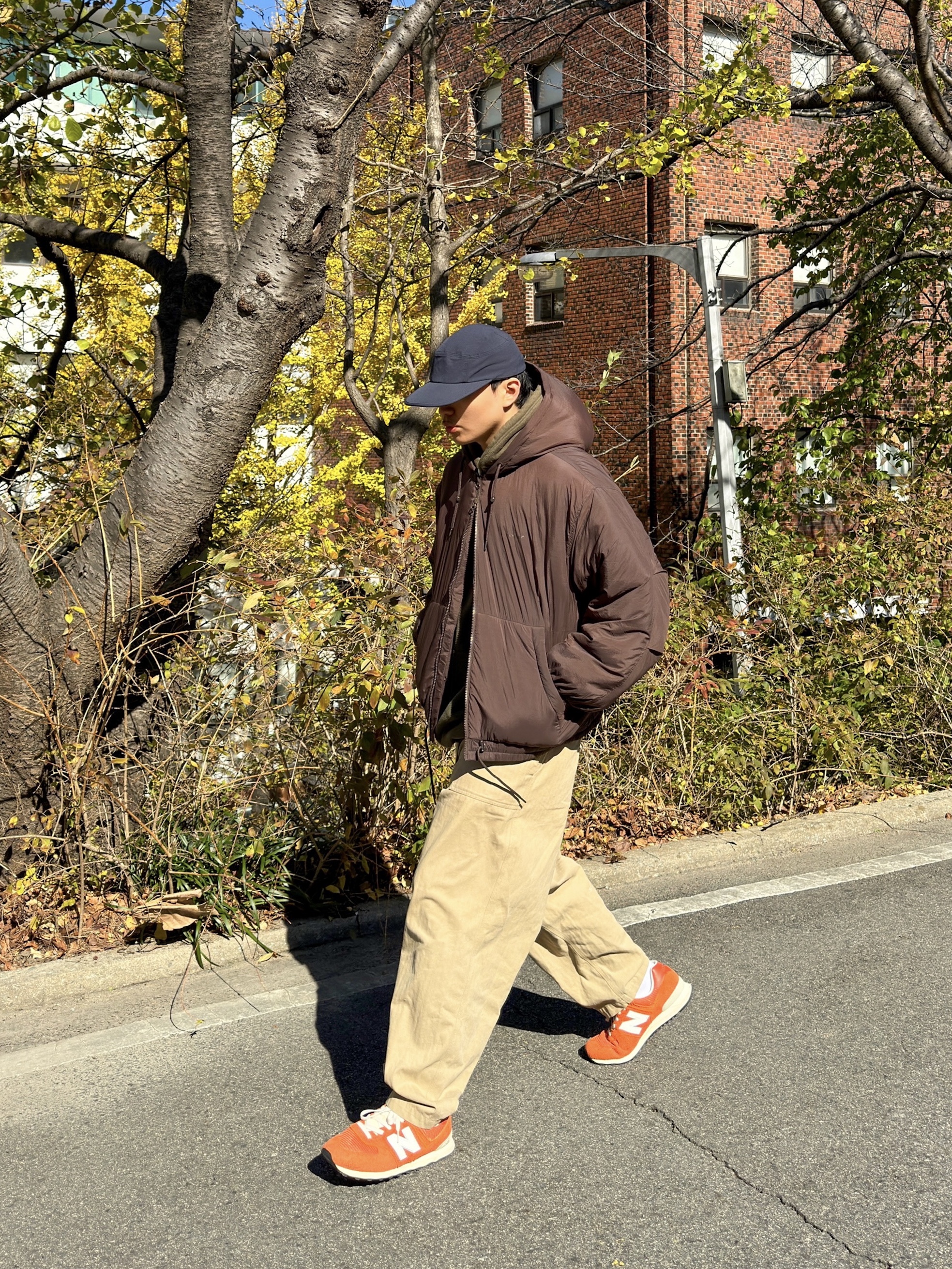 New Balance x Size? 574 College Pack Orange 착용 스타일 - 2