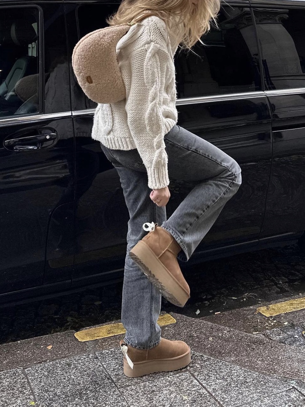 (W) UGG Classic Ultra Mini Boots Driftwood, (W) UGG Classic Ultra Mini Platform Boots Chestnut 착용 스타일 - 7