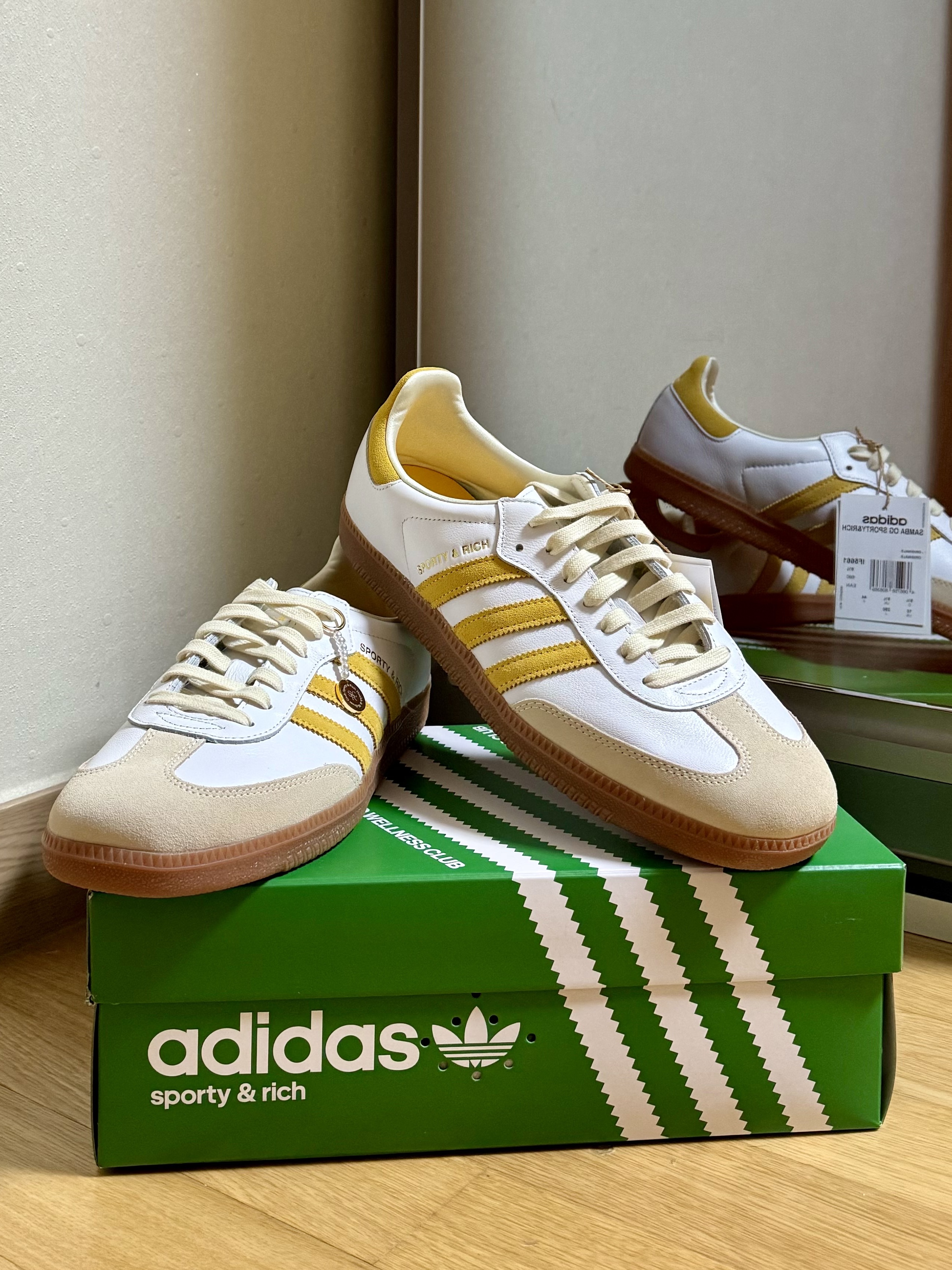Adidas x Sporty & Rich Samba OG Cloud White Bold Gold 착용 스타일