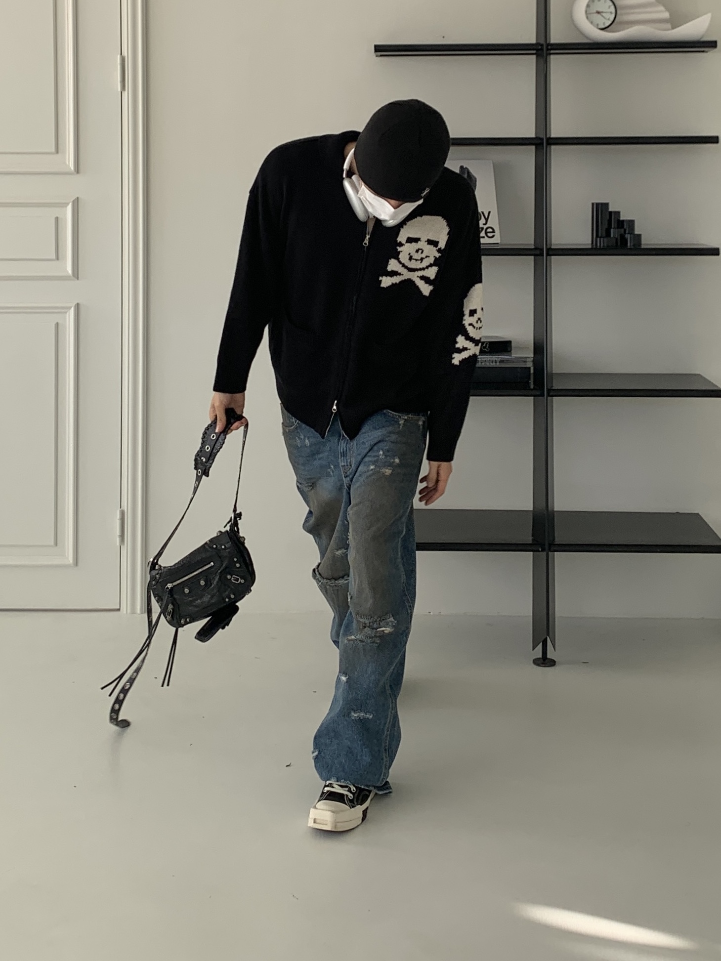 Apple AirPods Max Lightning Silver (Korean Ver.), Converse x Drkshdw Turbodrk Chuck 70 Hi Black Lacquered Denim 착용 스타일 - 1