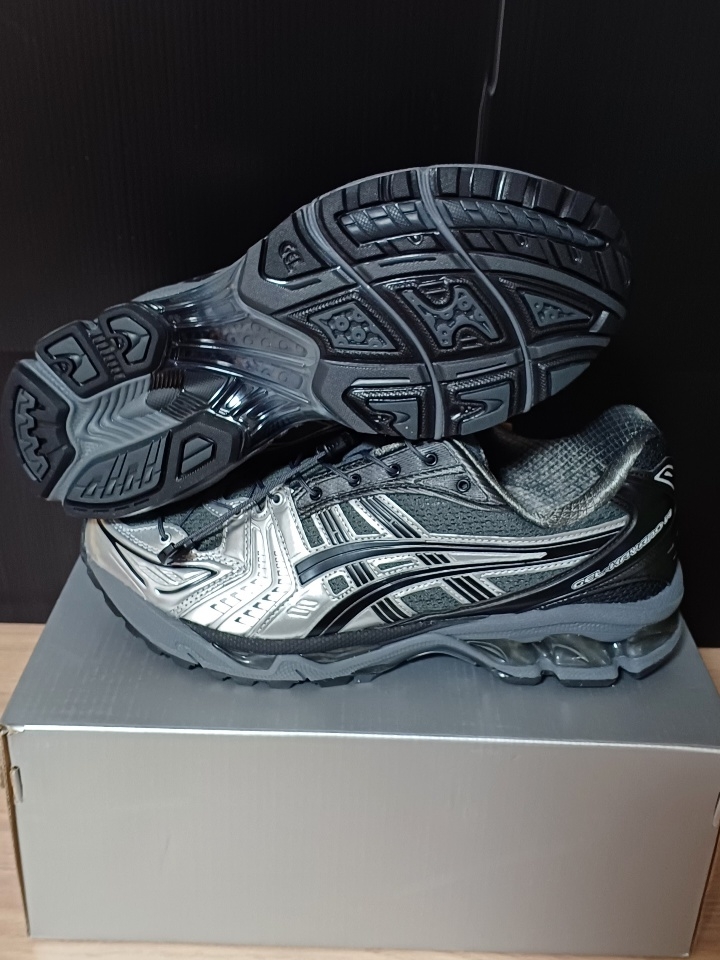 Asics x Unaffected Gel-Kayano 14 Silver Moon 착용 스타일 - 5