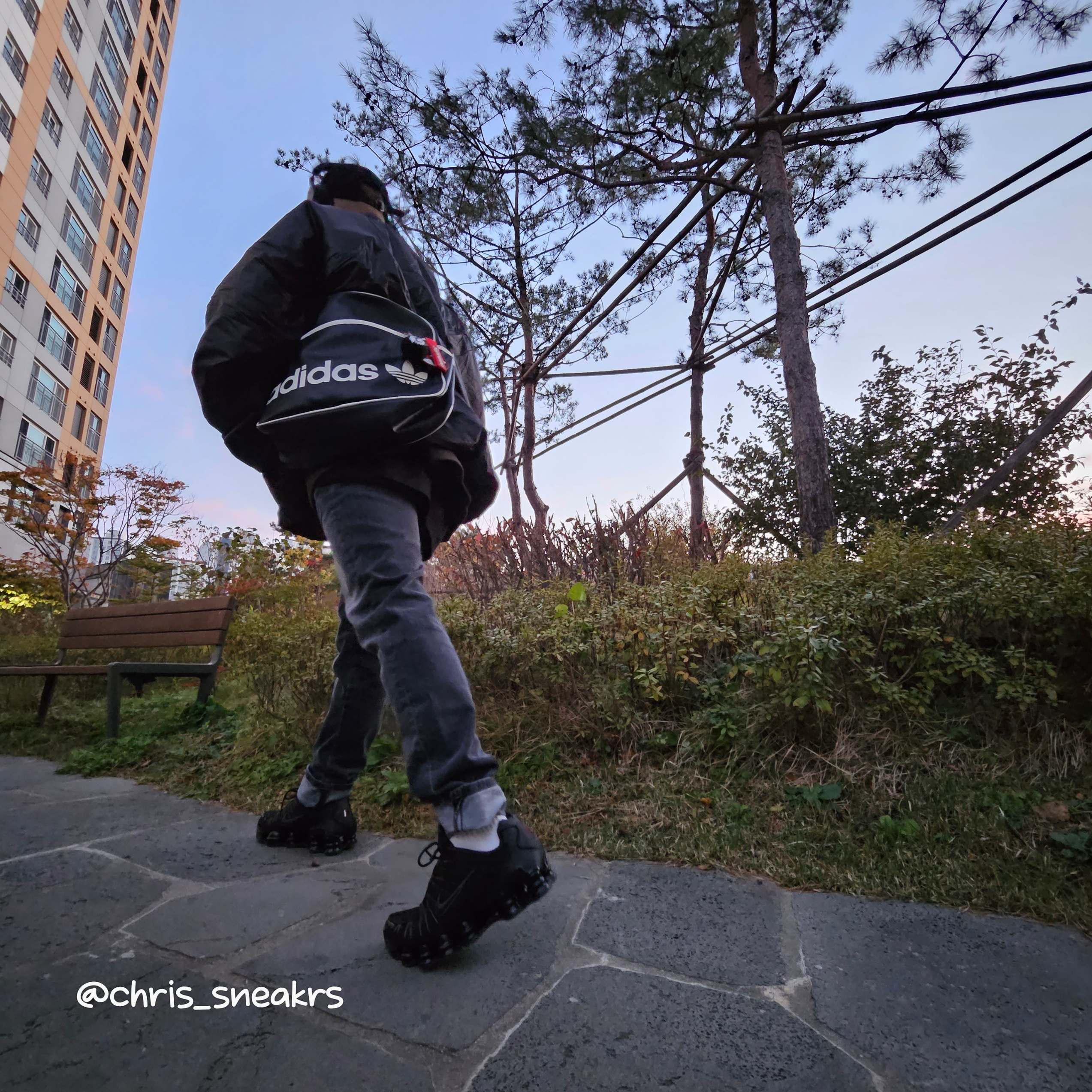 Yeezy Gap Engineered By Balenciaga Mock Neck Pullover Puffer Black, (W) Nike Shox TL Black and Max Orange 착용 스타일 - 3