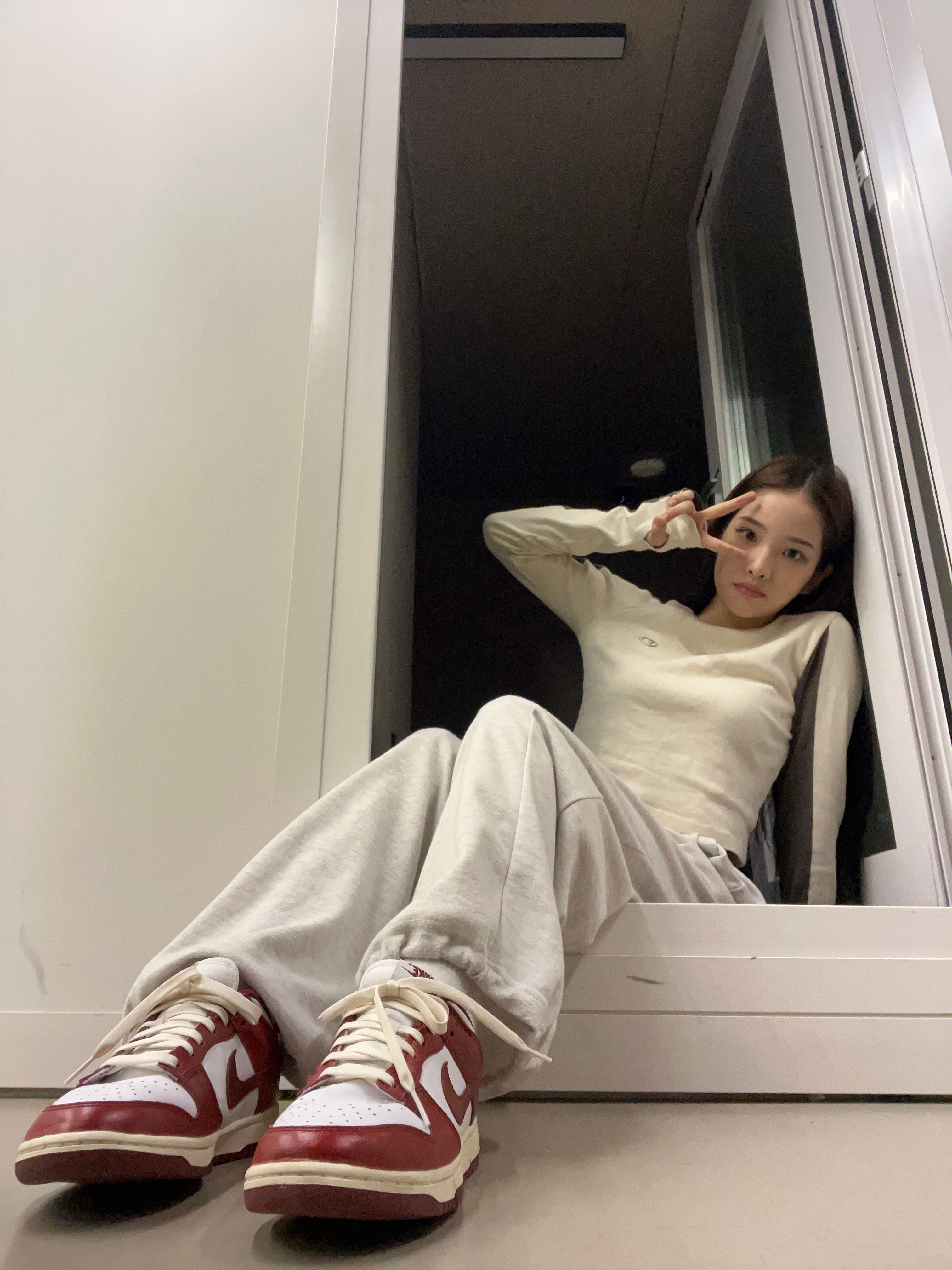 (W) Nike Dunk Low Retro PRM Team Red and White 착용 스타일