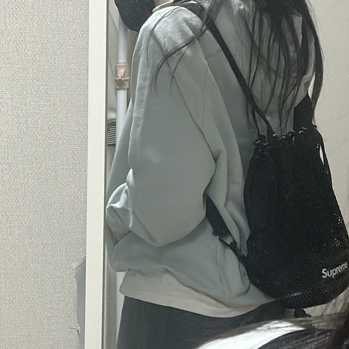 Supreme Mesh Small Backpack Black - 23SS, Sansan Gear Logo Hoodie Sky Blue - 23SS 착용 스타일 - 3