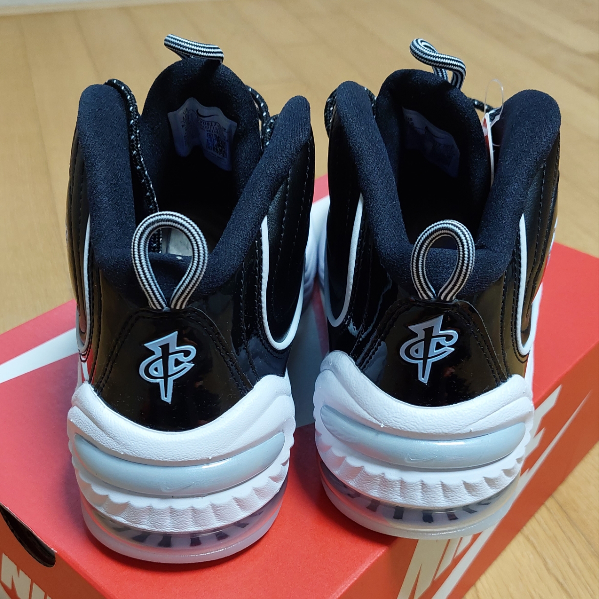 Nike Air Penny II Football Grey 착용 스타일 - 4