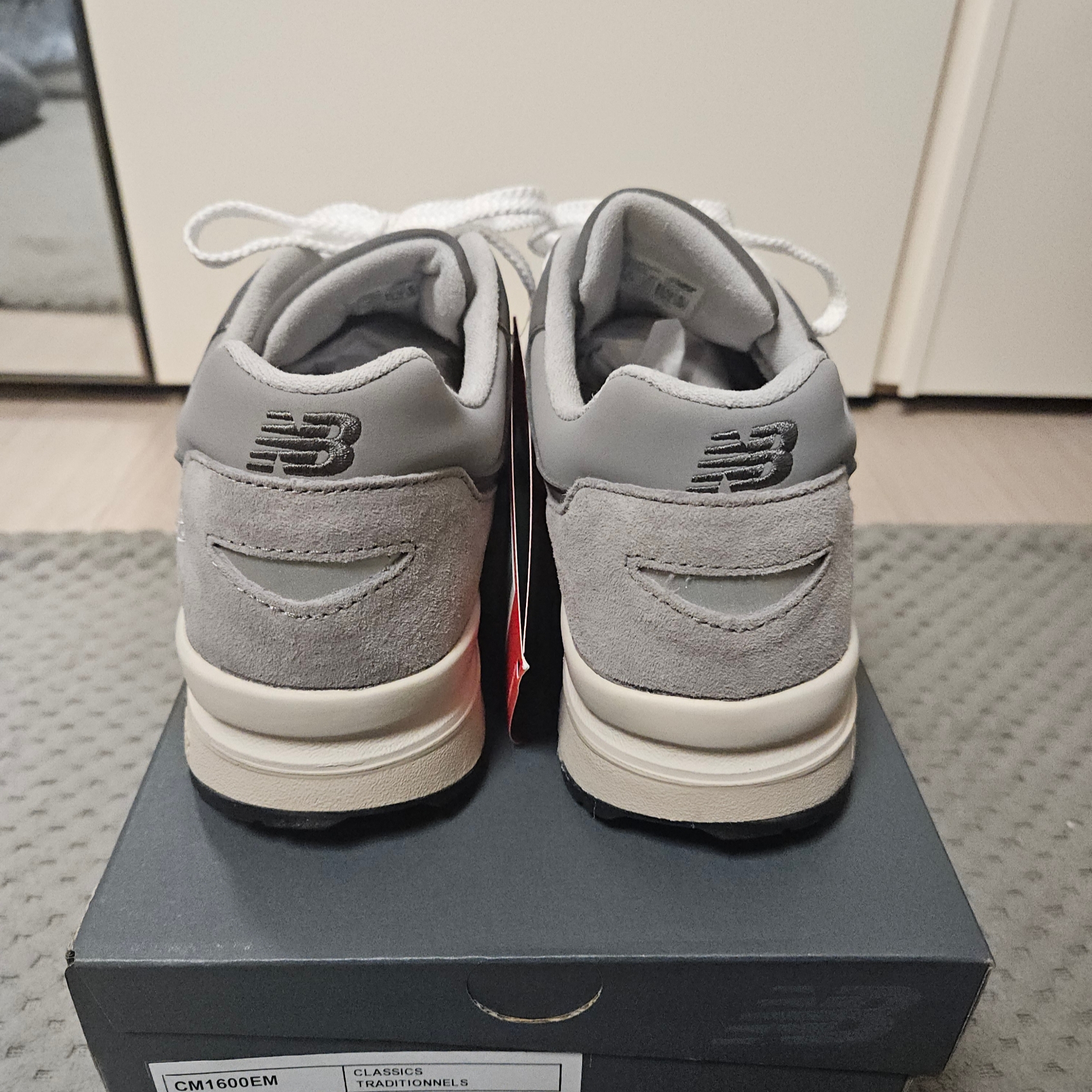 New Balance 1600 Gray 착용 스타일 - 3