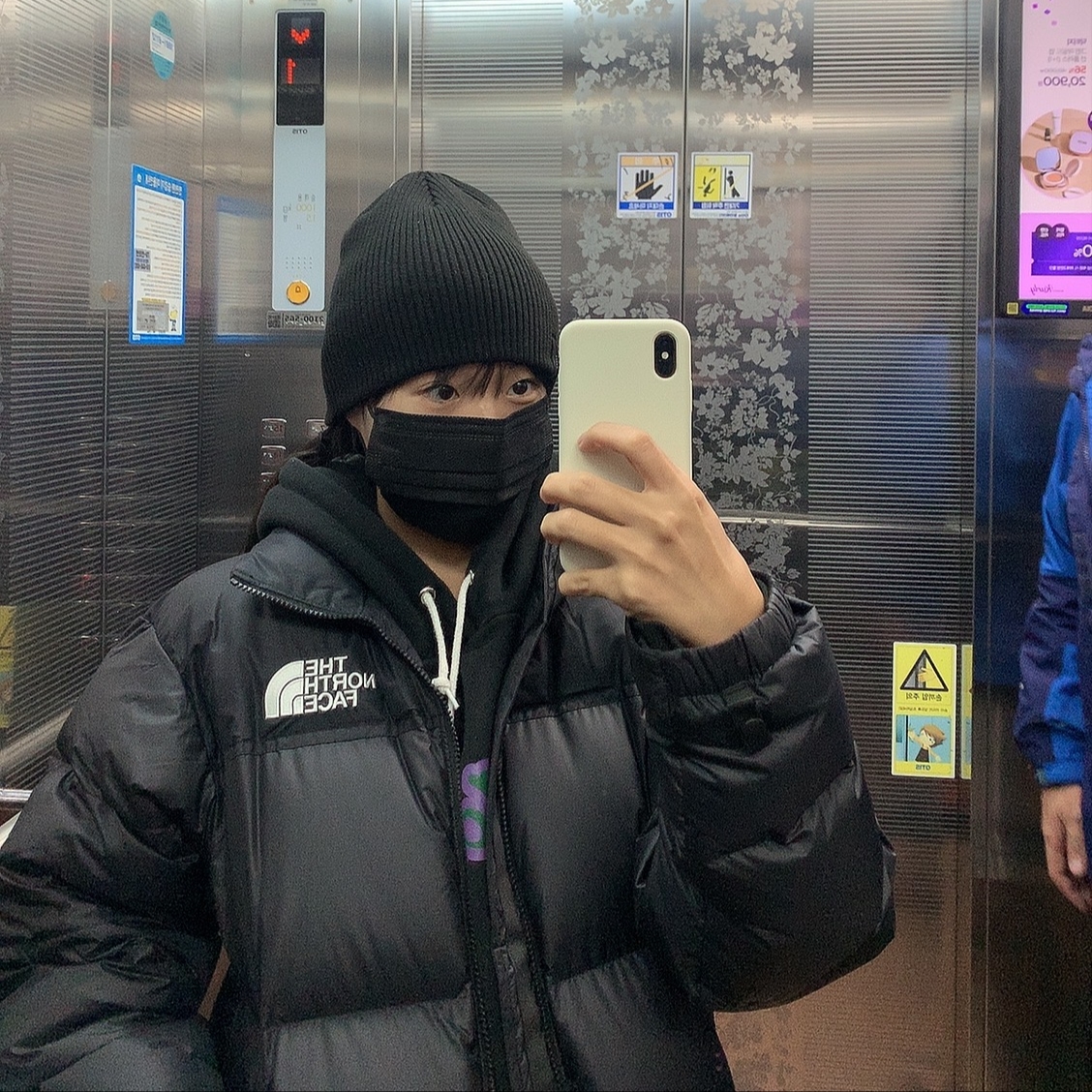 The North Face 1996 Eco Nuptse Jacket Black 착용 스타일 - 3