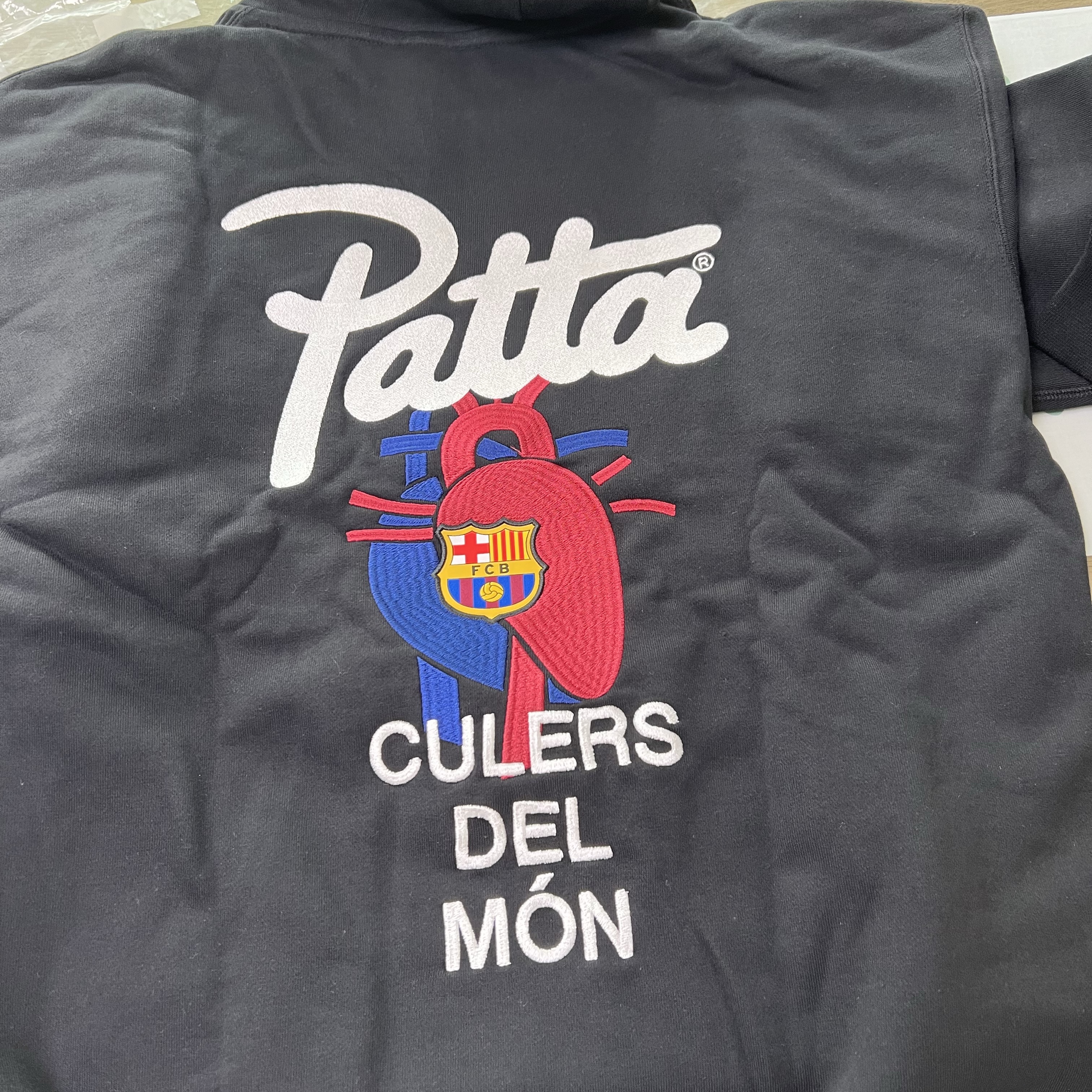 Nike x Patta x FC Barcelona Solo Swoosh Hoodie Culers del Món (FD4147-010) 착용 스타일