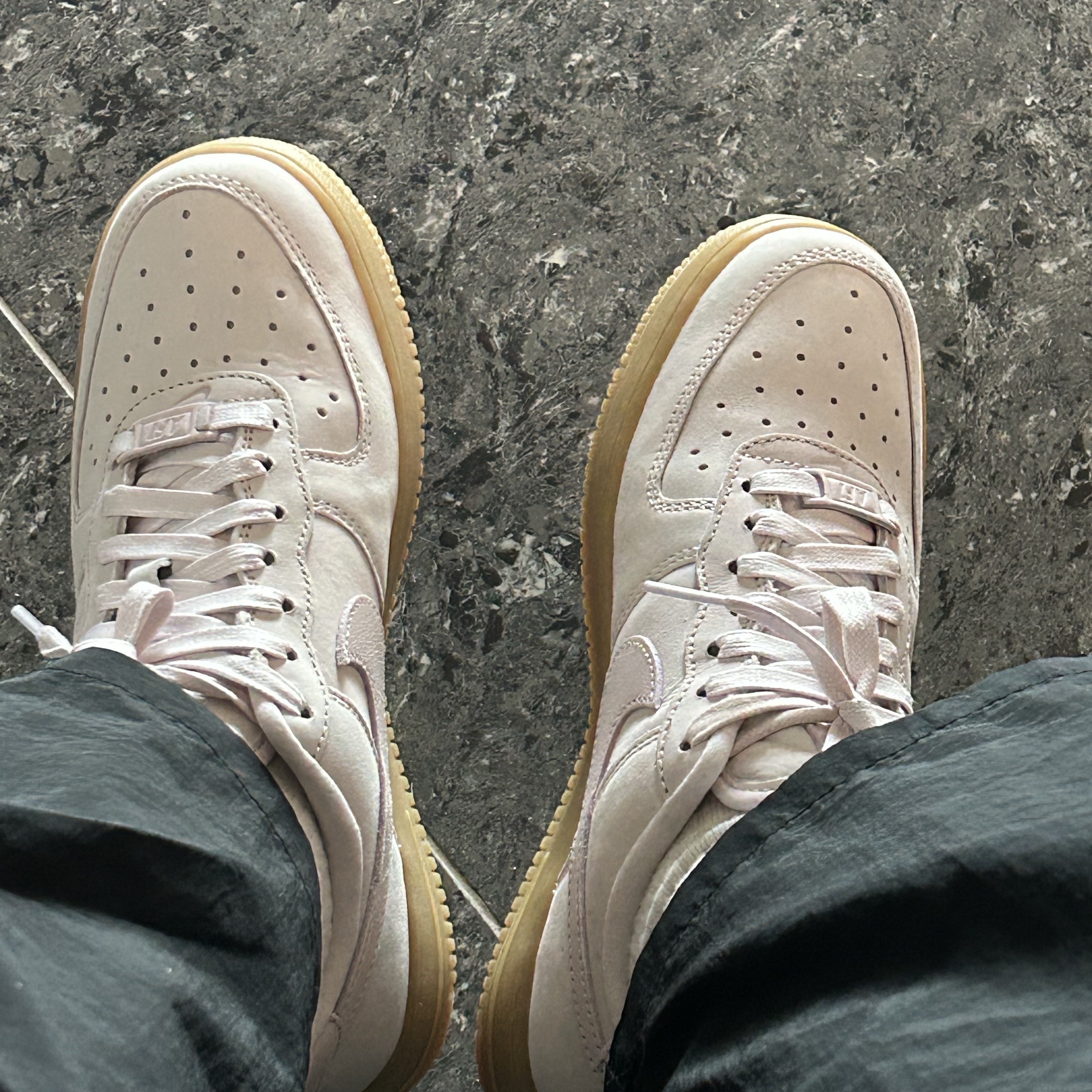 (W) Nike Air Force 1 PRM MF Pearl Pink 착용 스타일