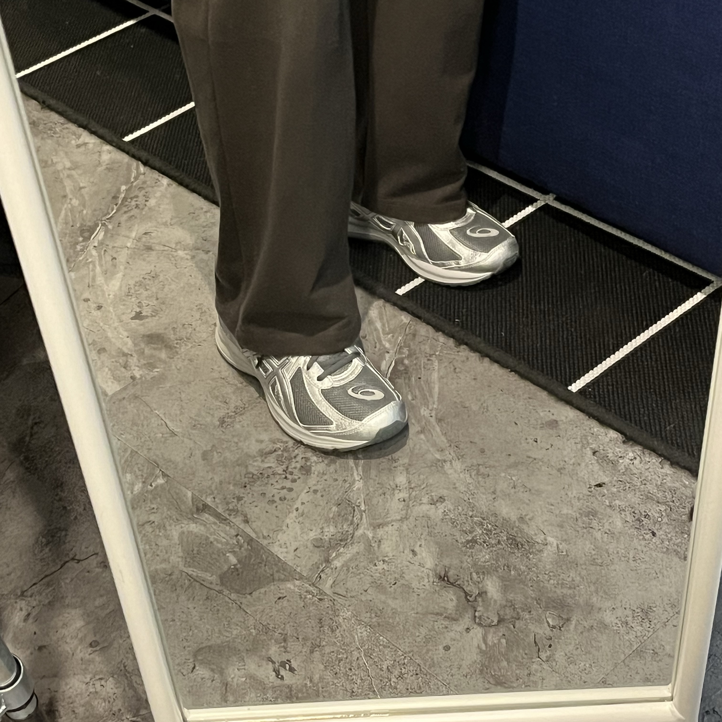 Asics Jog 100 S SMU Sheet Rock Pure Silver - 2E Wide 착용 스타일 - 1