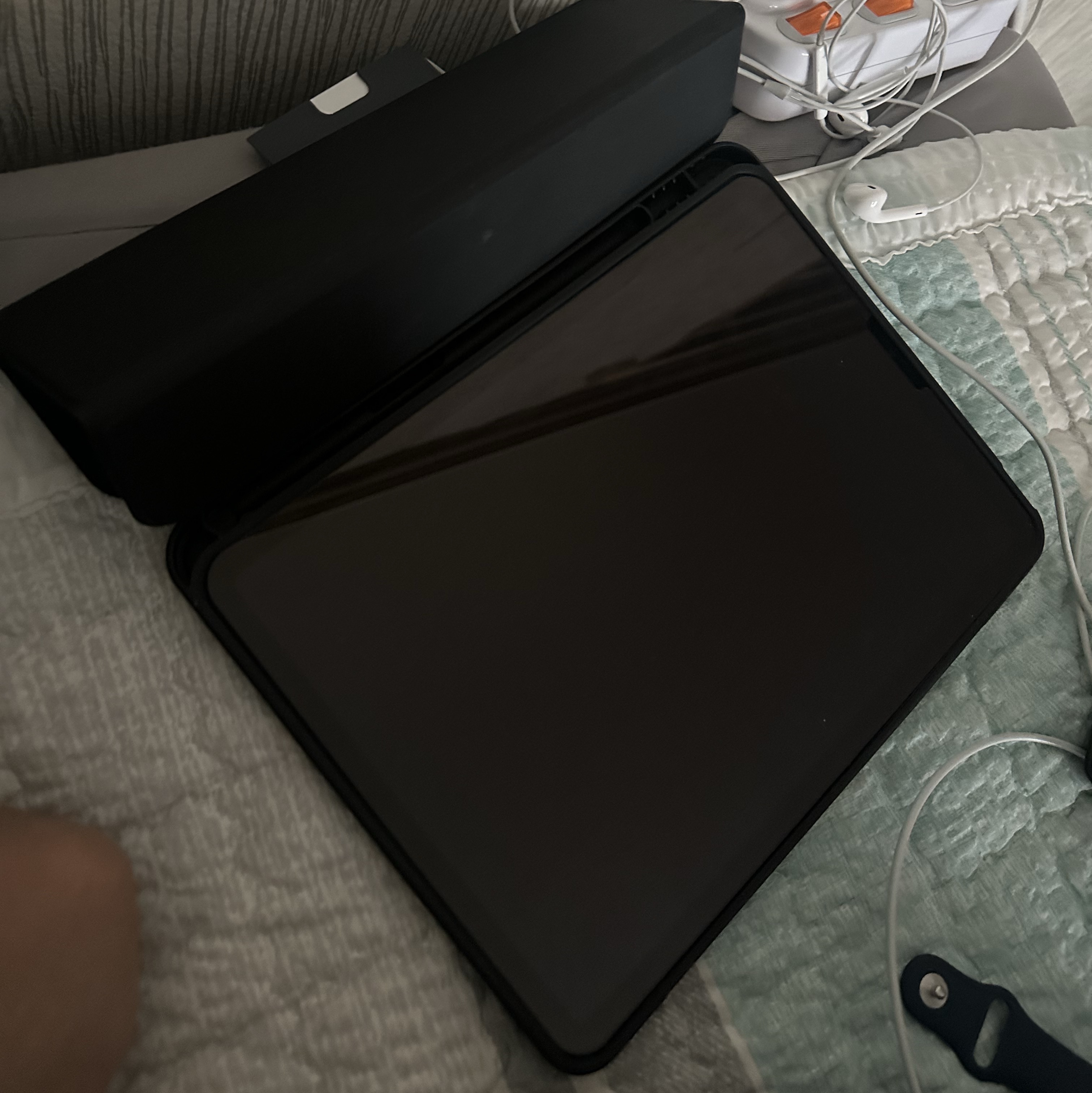 Apple iPad Air 5th Gen Wifi 64GB Space Gray (Korean Ver.) 착용 스타일