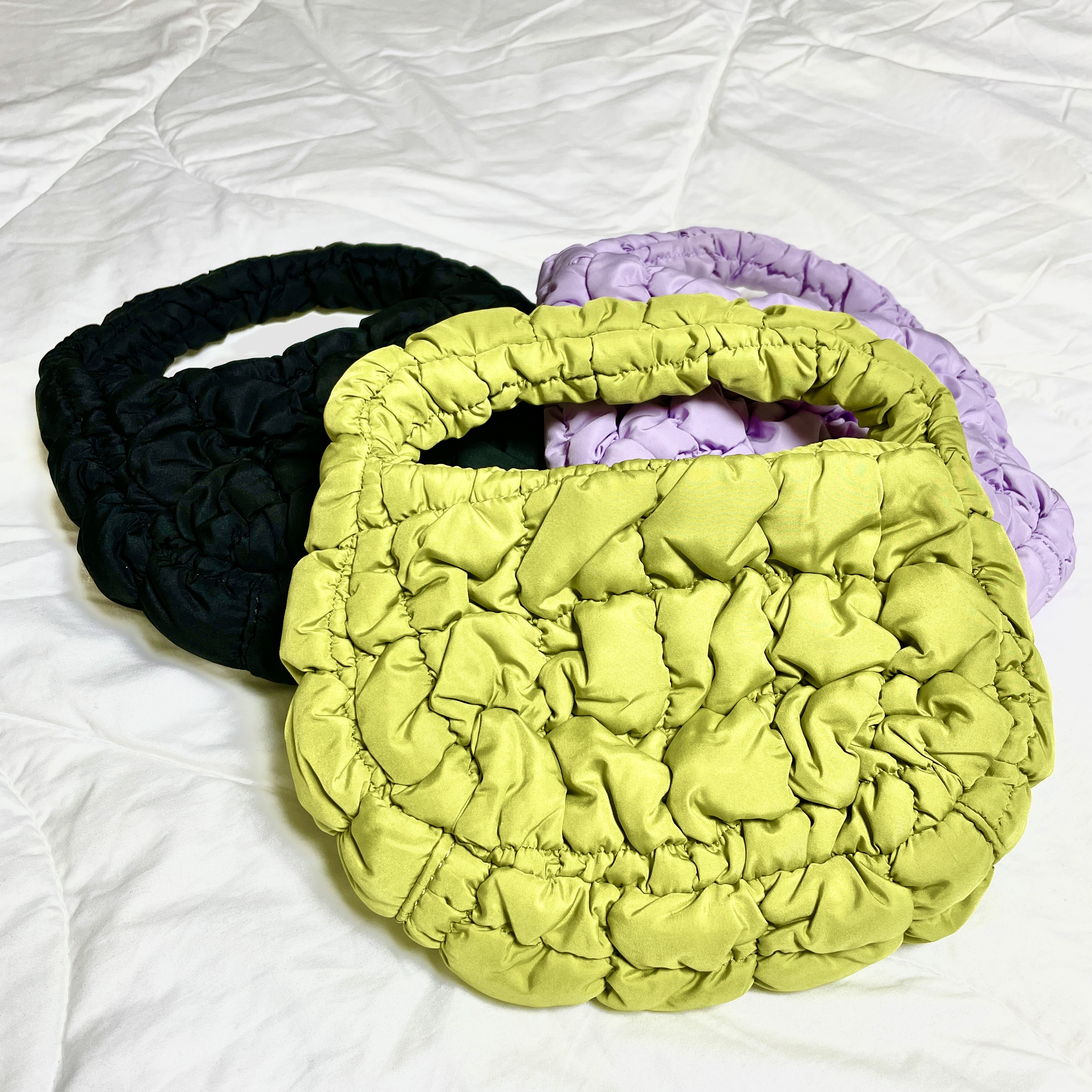 COS Quilted Micro Bag Green, COS Quilted Micro Bag Black 착용 스타일 - 1