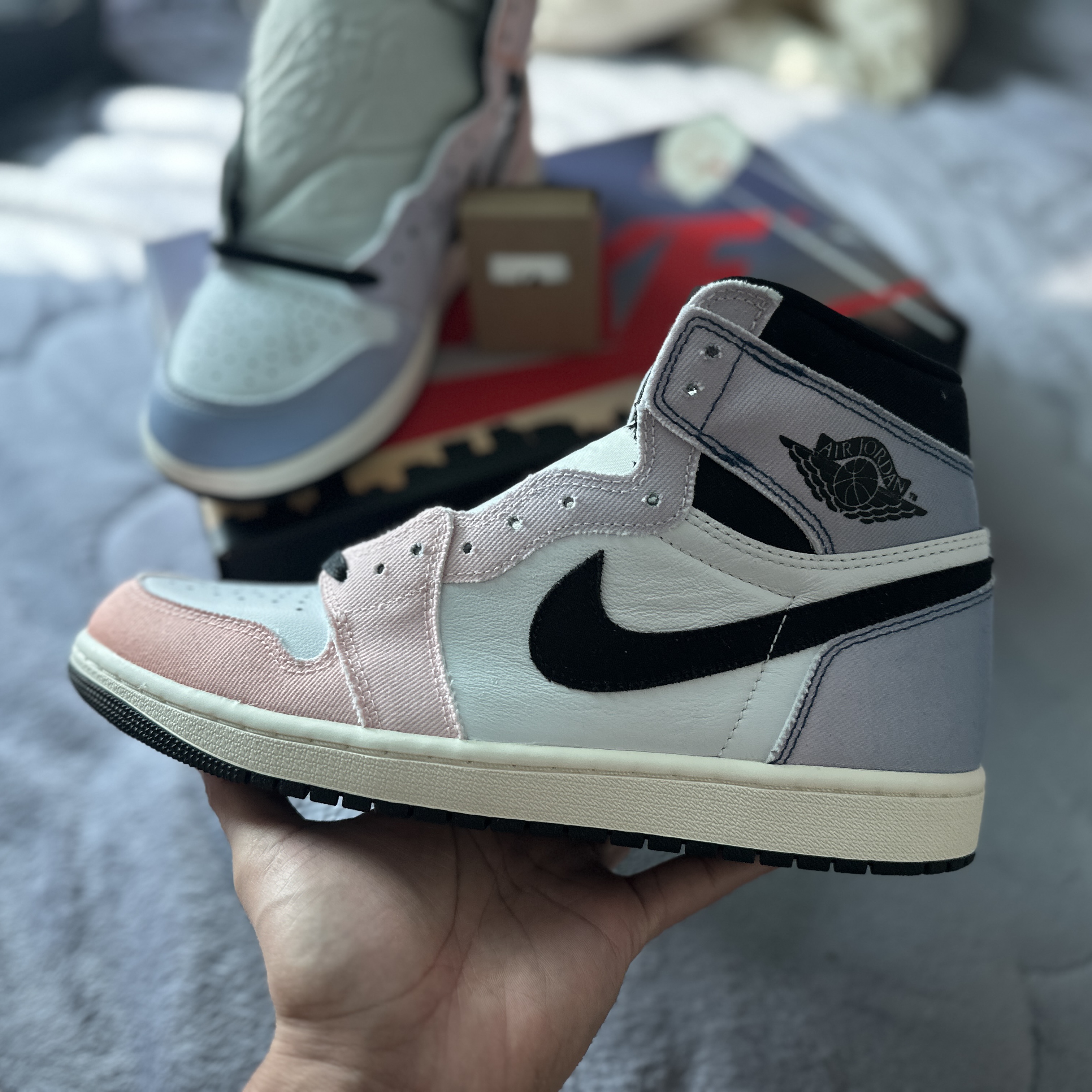 Jordan 1 Retro High OG Multi Color 착용 스타일 - 3