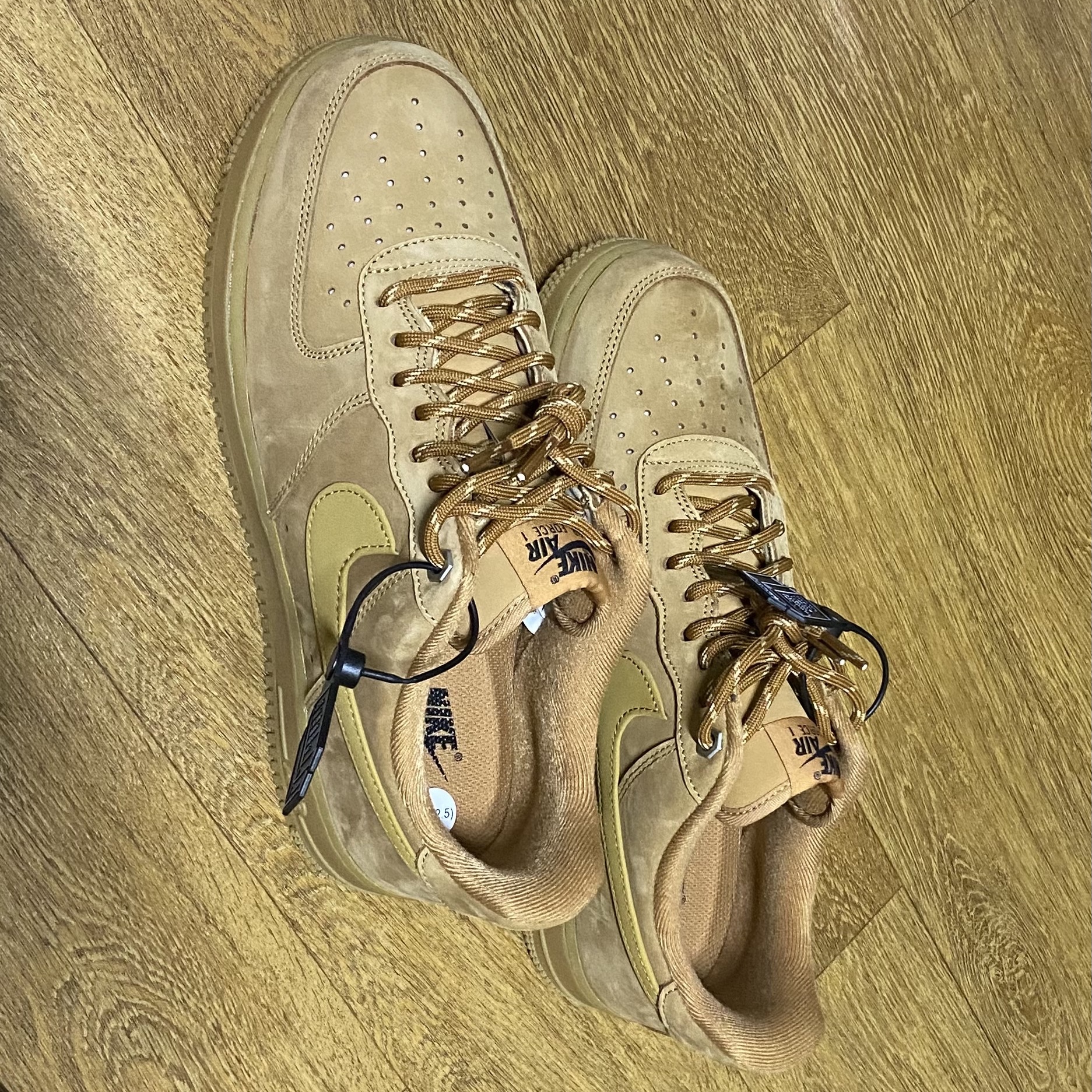 Nike Air Force 1 '07 WB Flax 착용 스타일