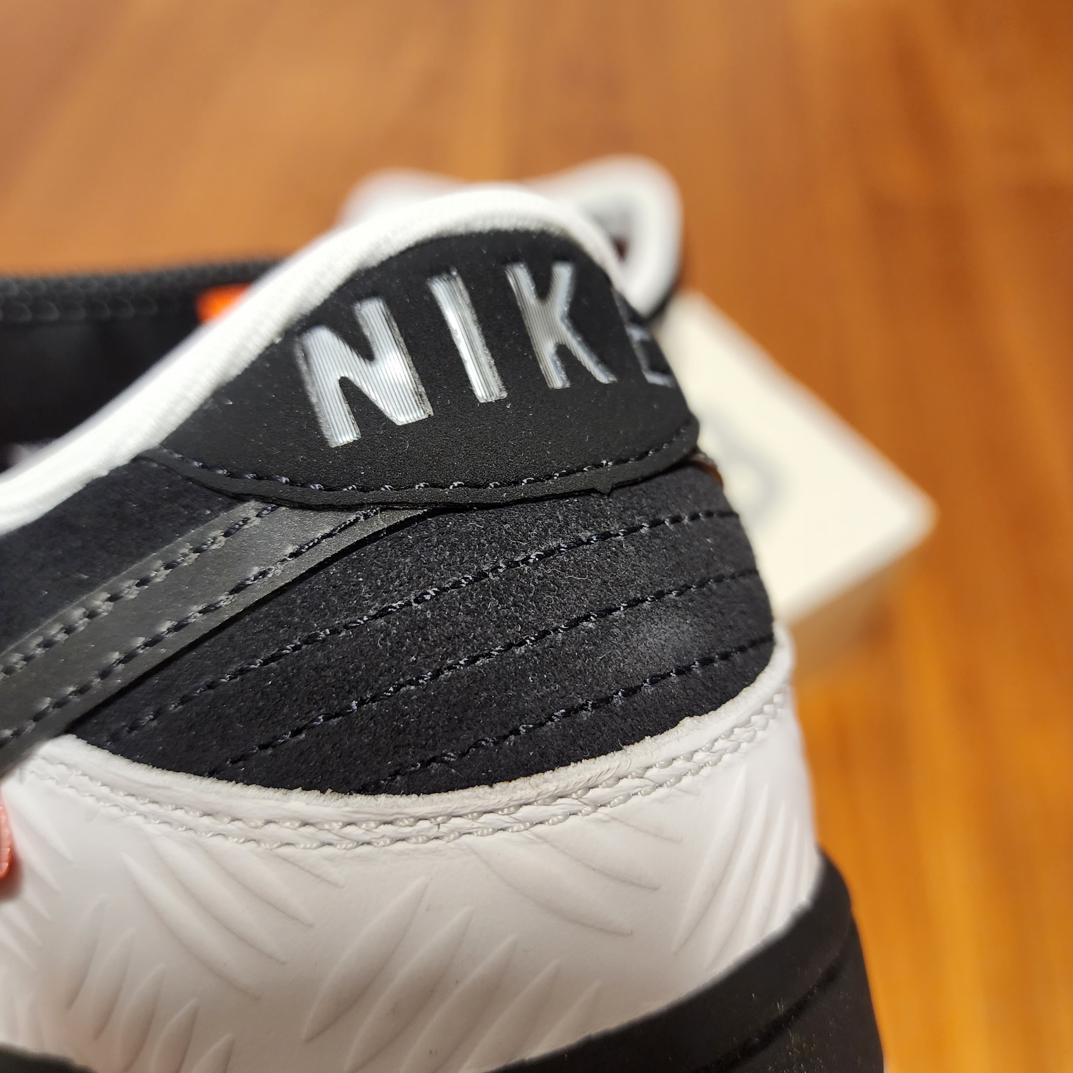 Nike x Tightbooth SB Dunk Low Pro Black and White 착용 스타일 - 5