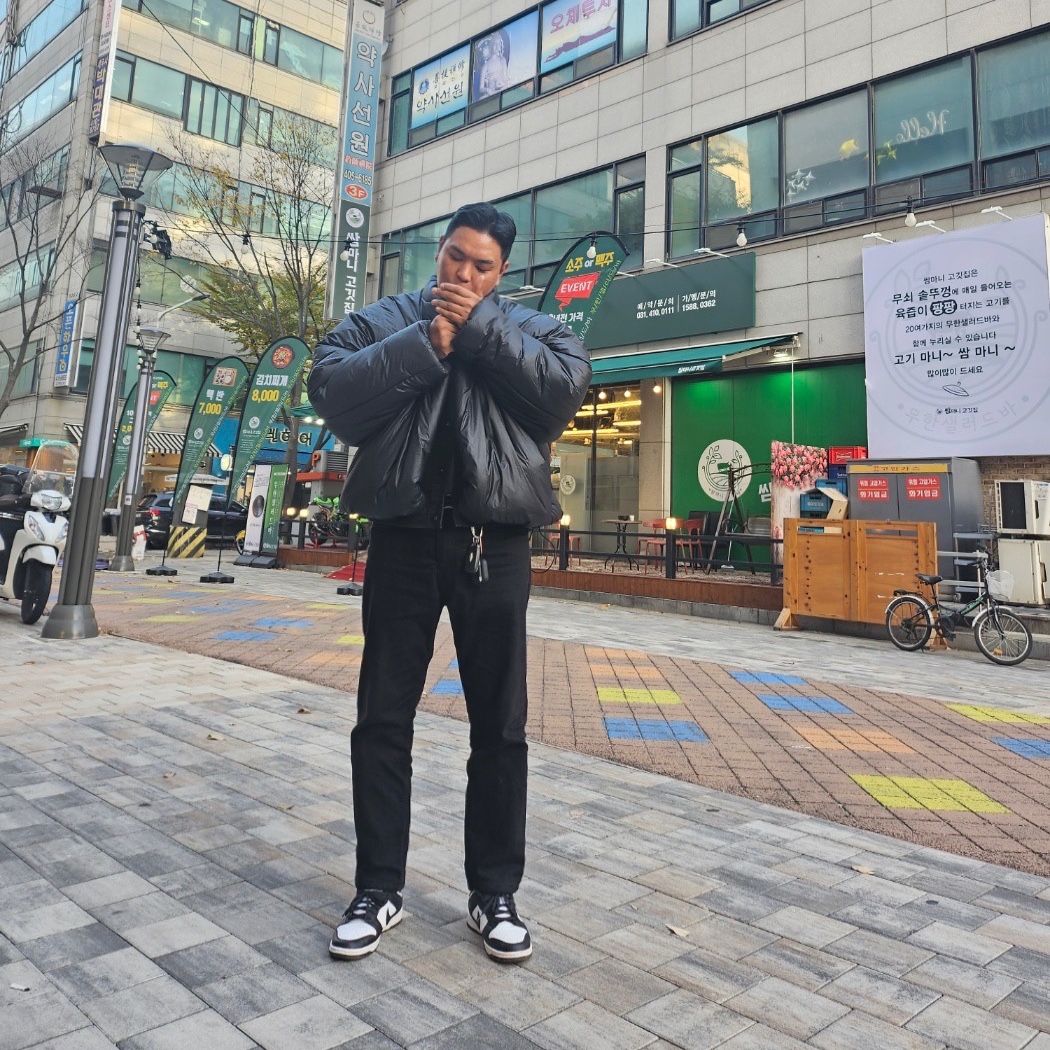 Yeezy Gap Engineered By Balenciaga Round Jacket 2 Black, Levi's 501 Original Fit Jean Black 착용 스타일