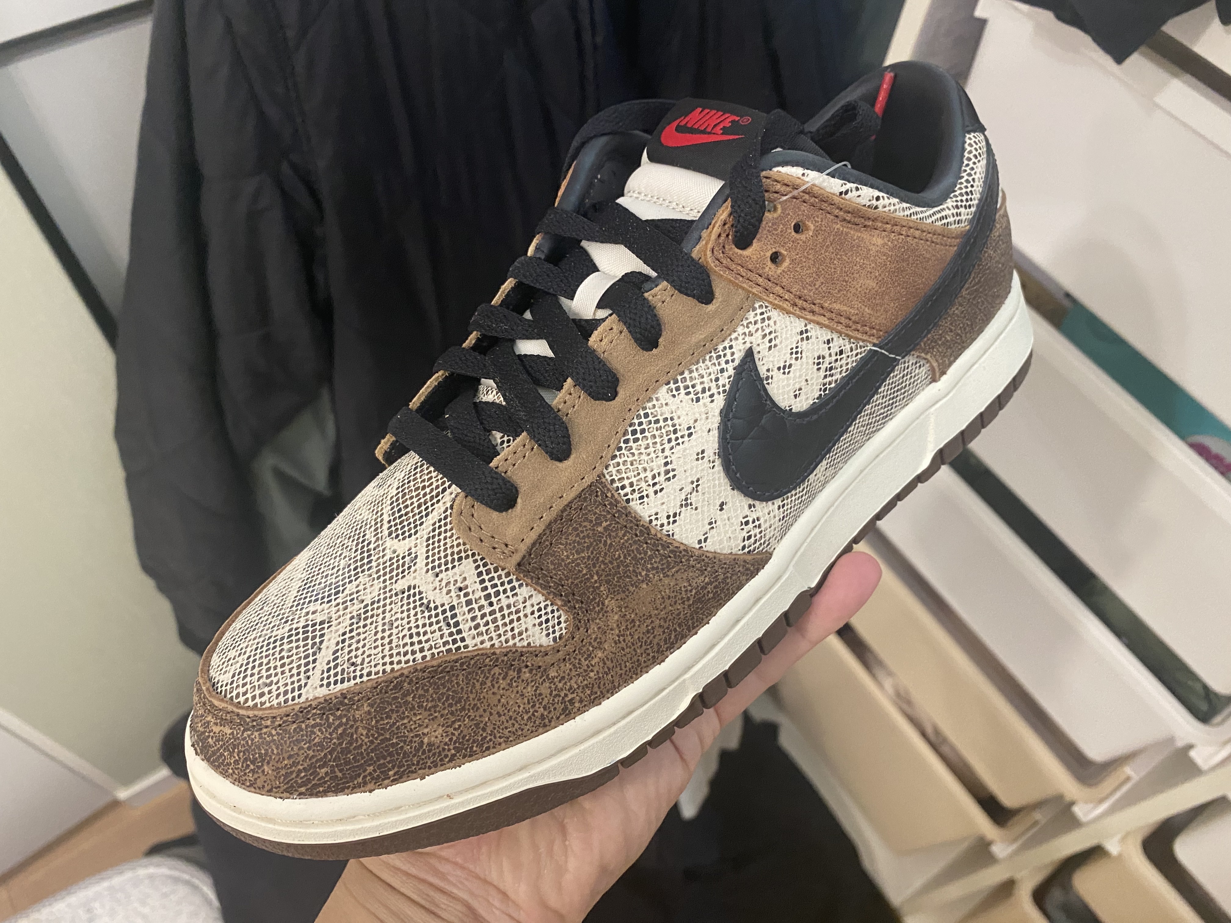 Nike Dunk Low PRM Head to Head 착용 스타일