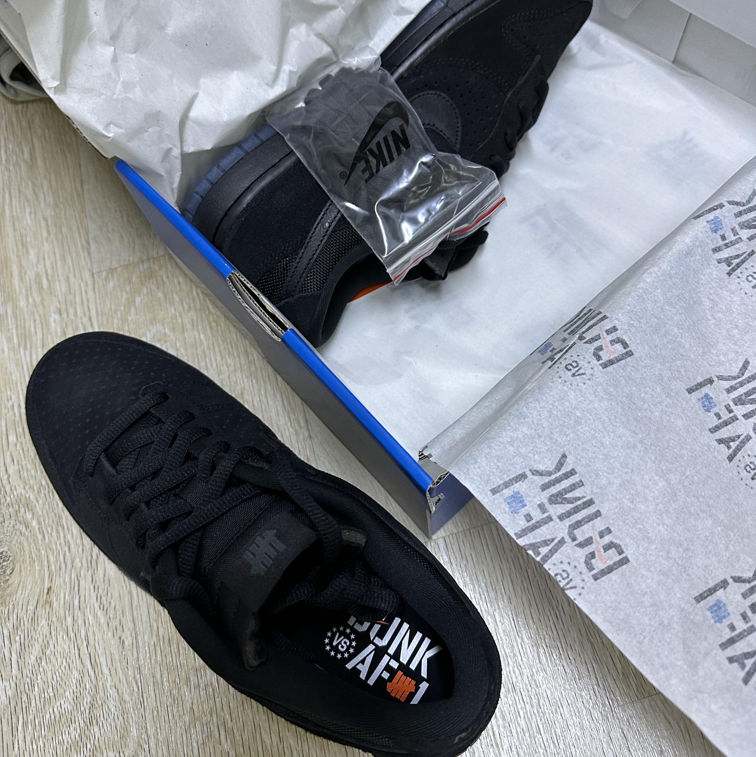 Nike x Undefeated Dunk Low SP 5 On It Black 착용 스타일