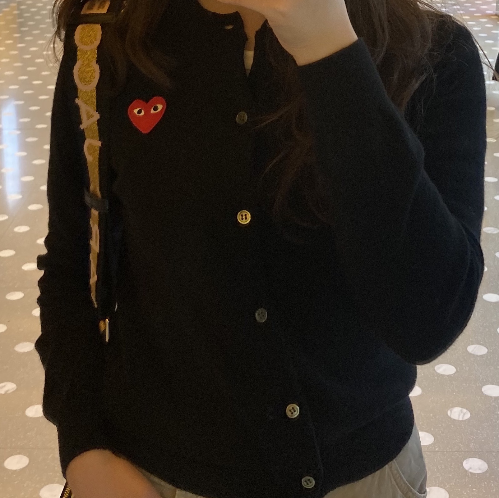 (W) Play Comme des Garcons Red Heart Knit Cardigan Black, Marc Jacobs The Snapshot Bag New Black Multi 착용 스타일