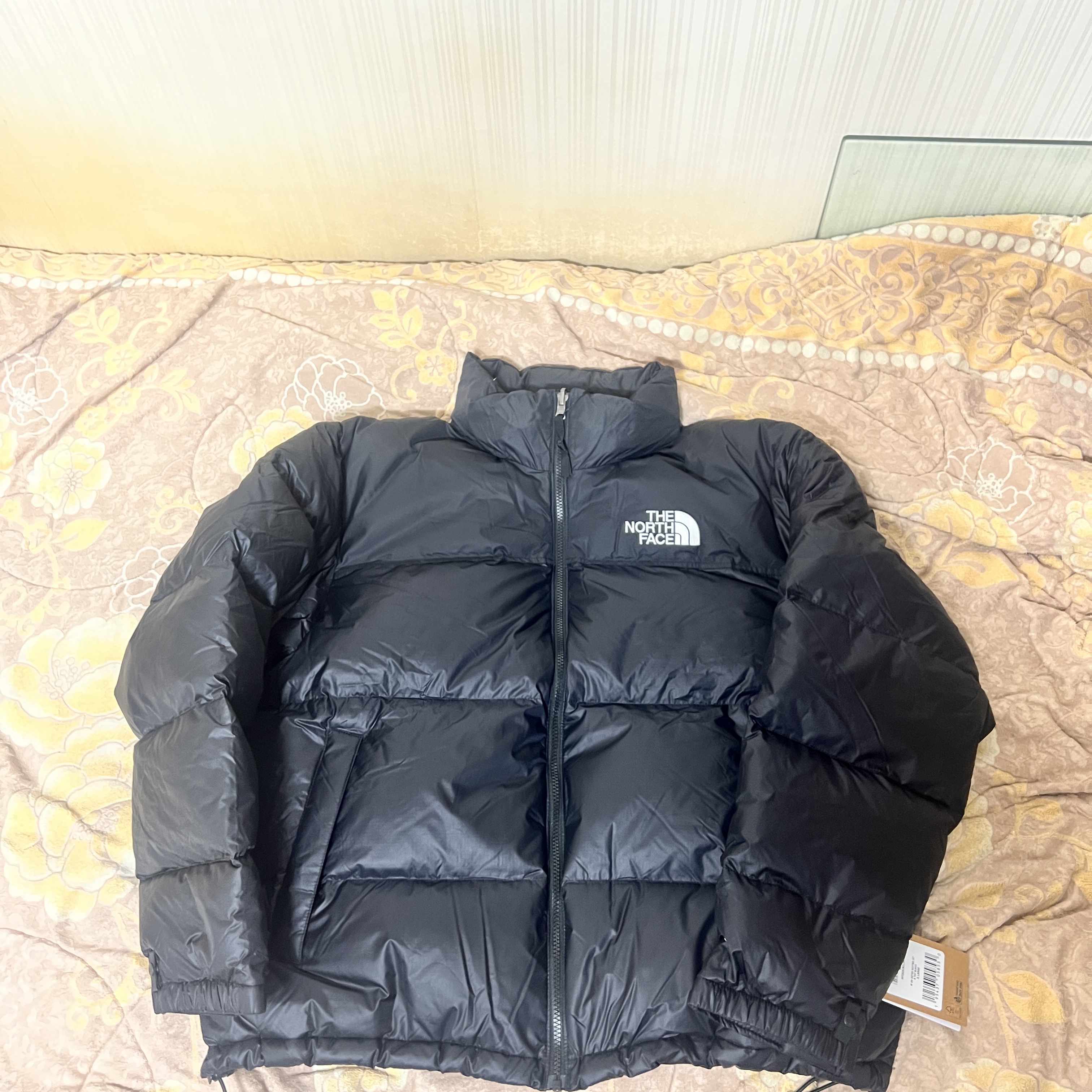 The North Face 1996 Retro Nuptse Down Jacket TNF Black 착용 스타일