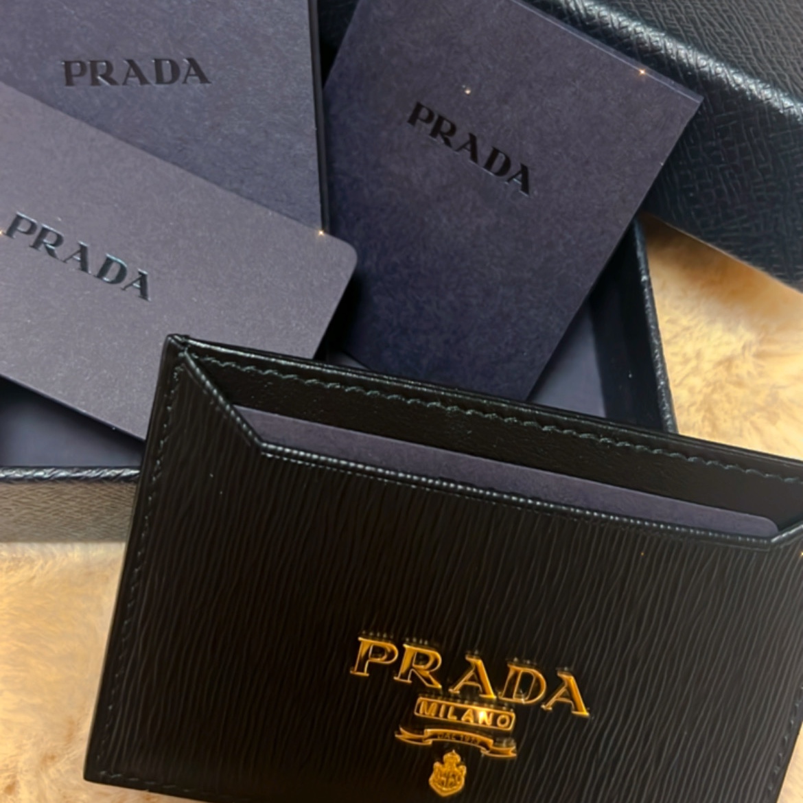 Prada Vitello Move Saffiano Leather Card Holder Black 착용 스타일