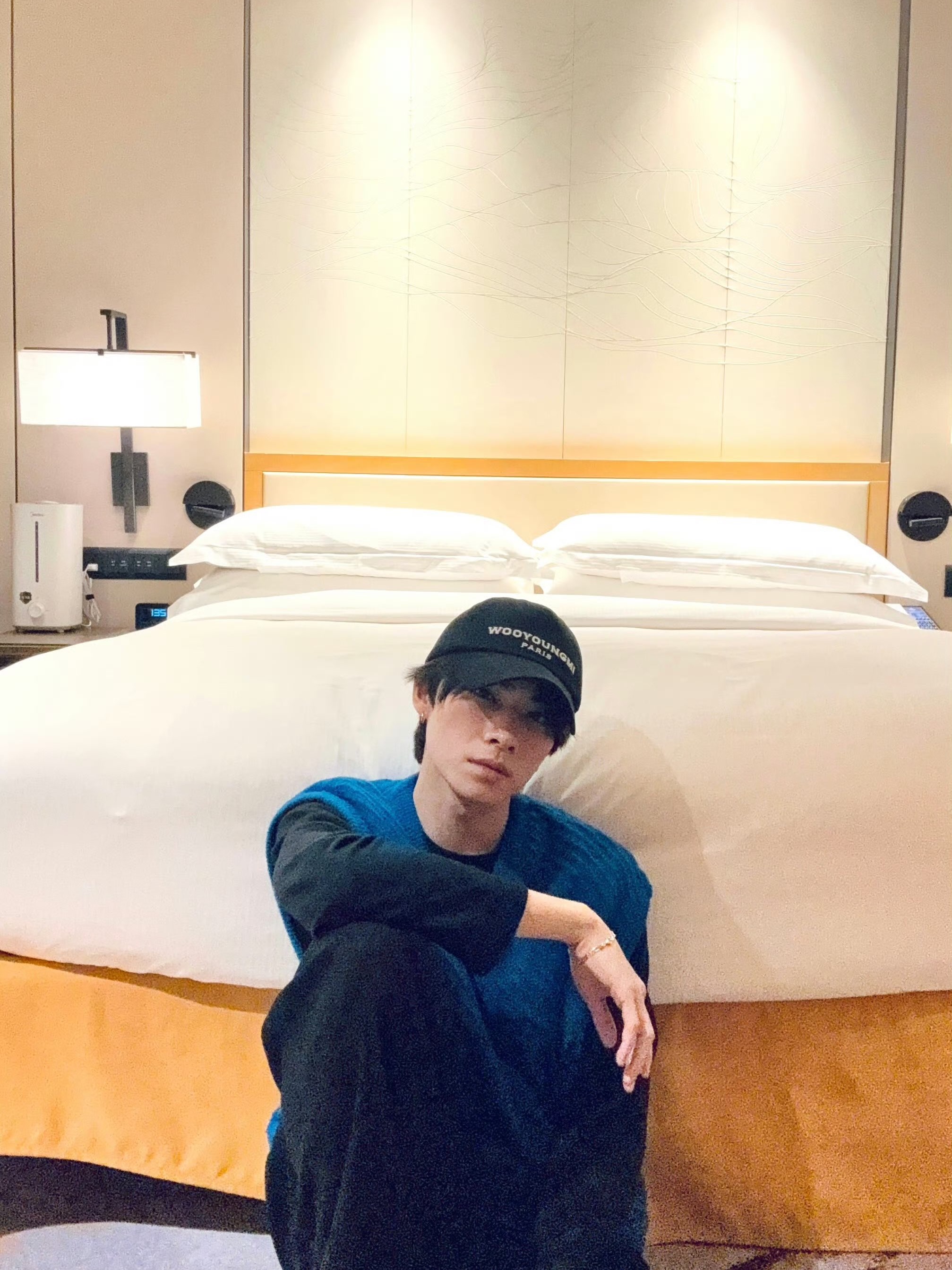 Wooyoungmi Embroidered Ball Cap Black 착용 스타일
