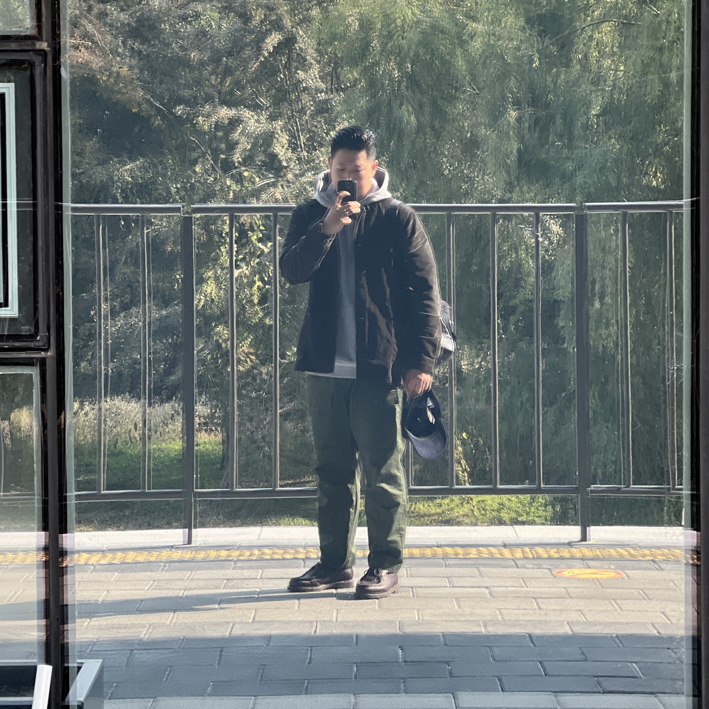 Paraboot Michael Lisse Cafe, Jacquemus Le Sweatshirt Printed Logo Hoodie Grey 착용 스타일