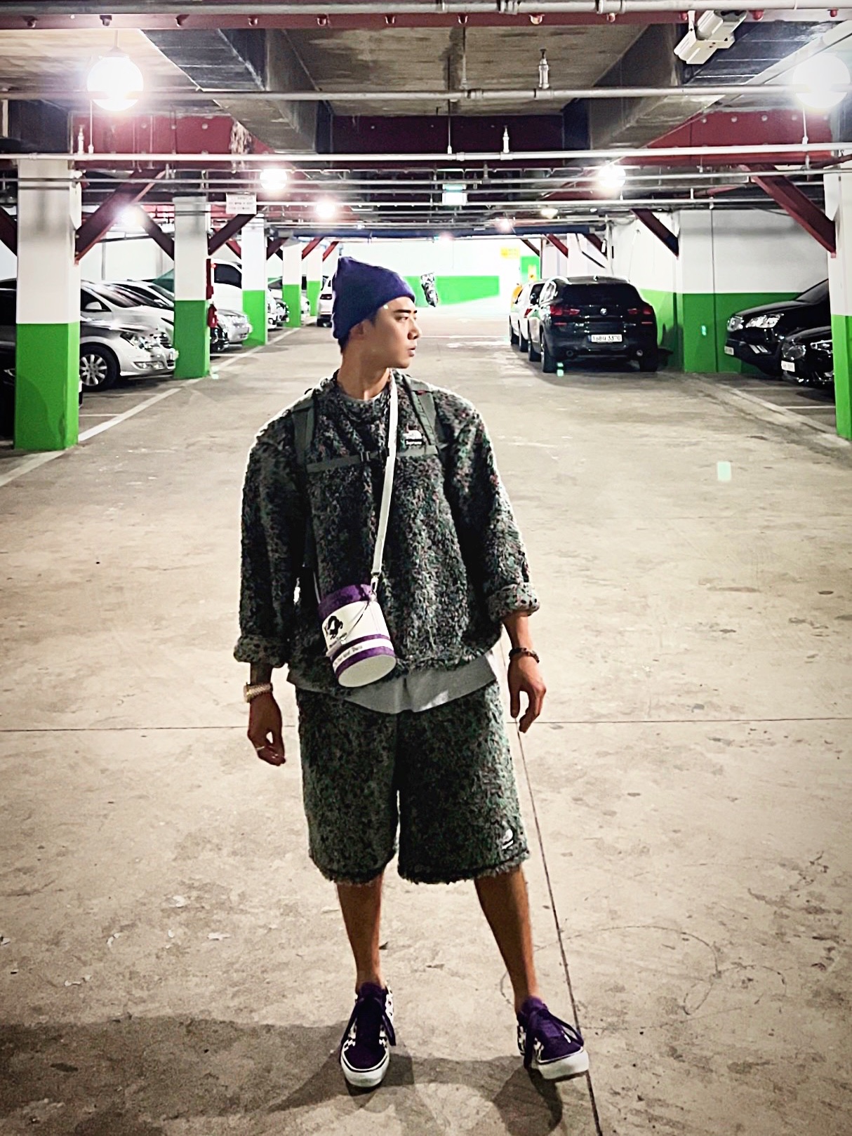 Supreme New Era Swarovski S Logo Beanie Purple - 21SS, Vans x Supreme x Swarovski Old Skool Purple 착용 스타일 - 3