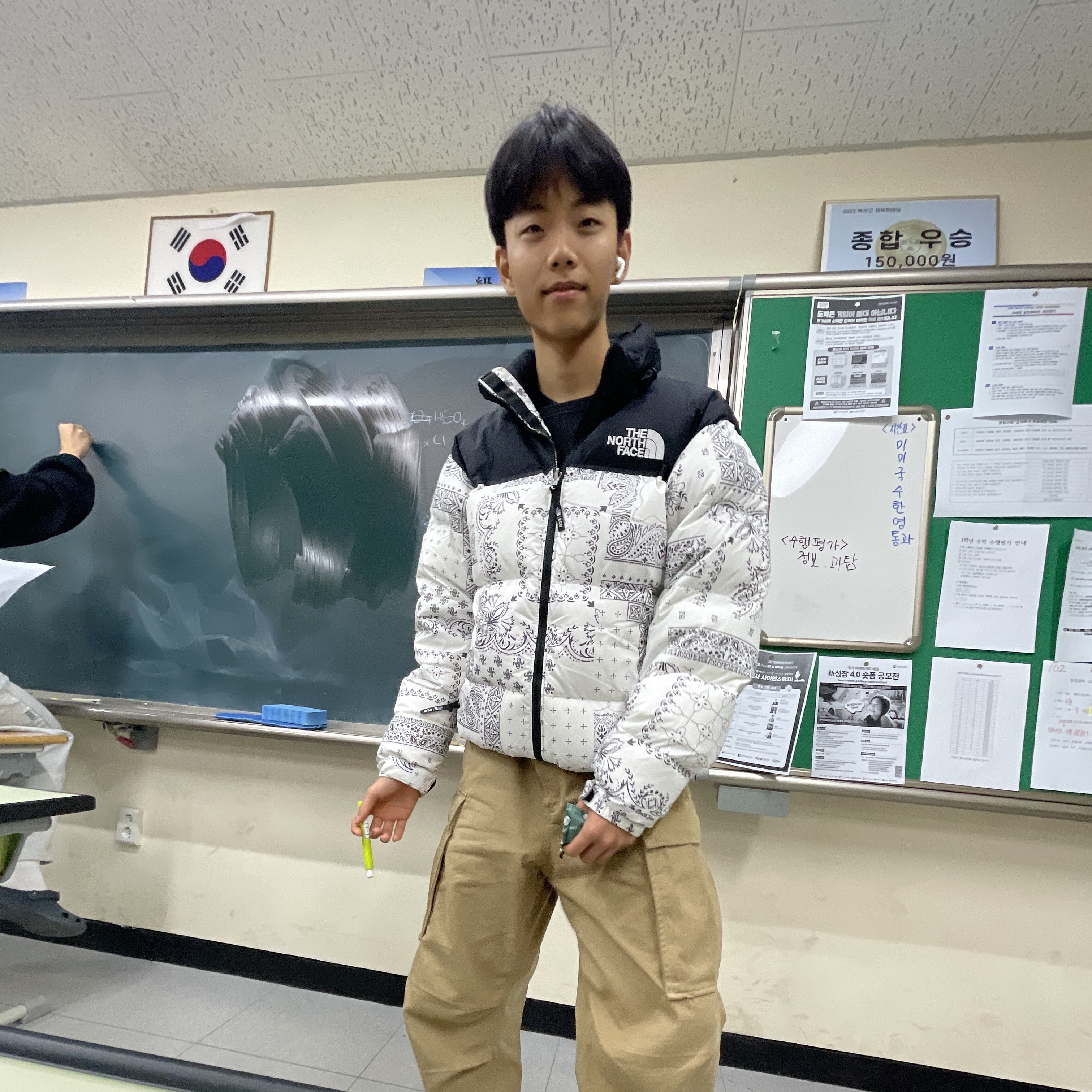 The North Face 1996 Novelty Nuptse Jacket Off White 착용 스타일