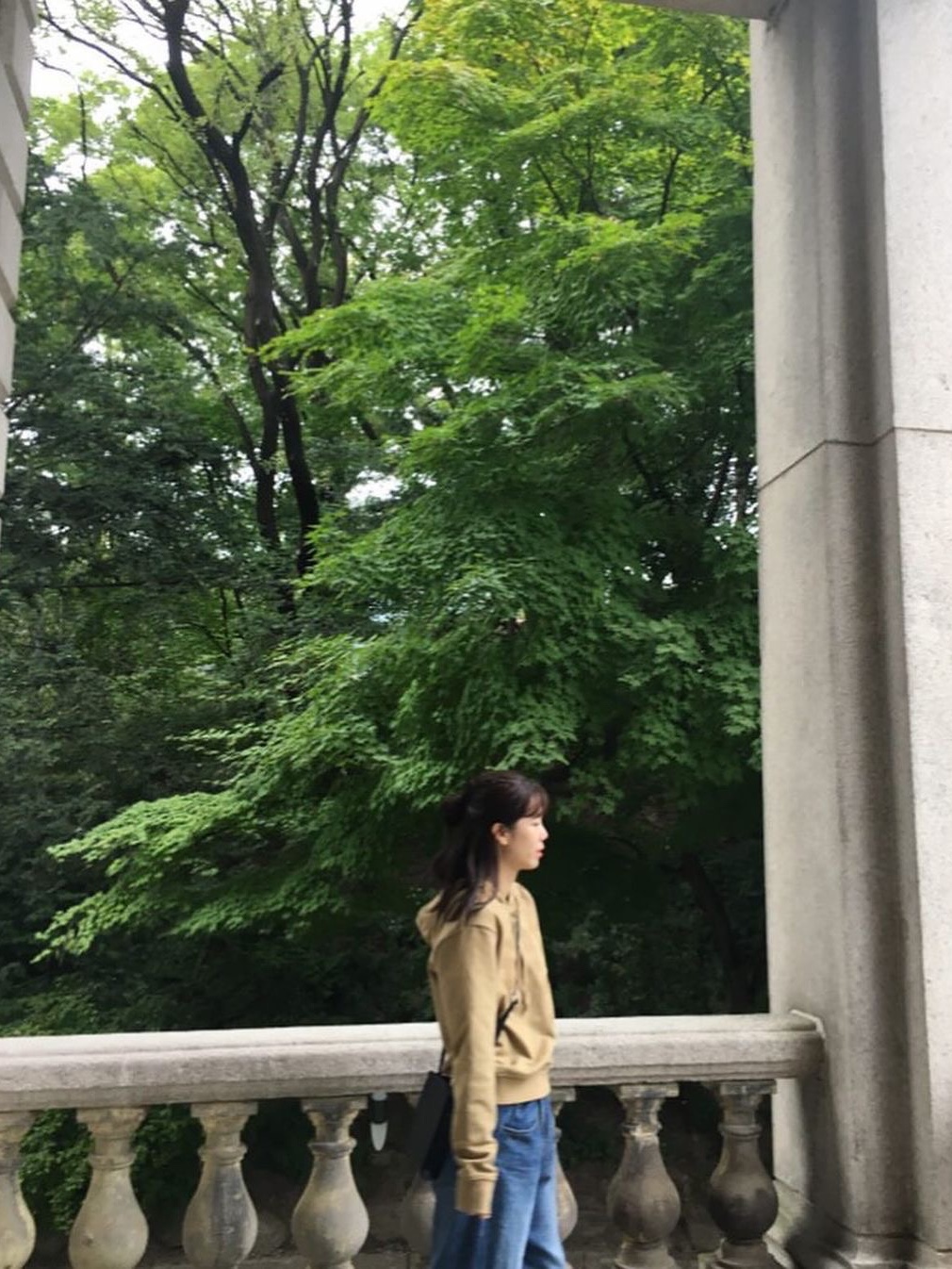 [KREAM 단독] Safarispot Basic Safari Hoodie Sand, [KREAM 단독] Safarispot Women 1/2 Basic Safari Hoodie Sand 착용 스타일